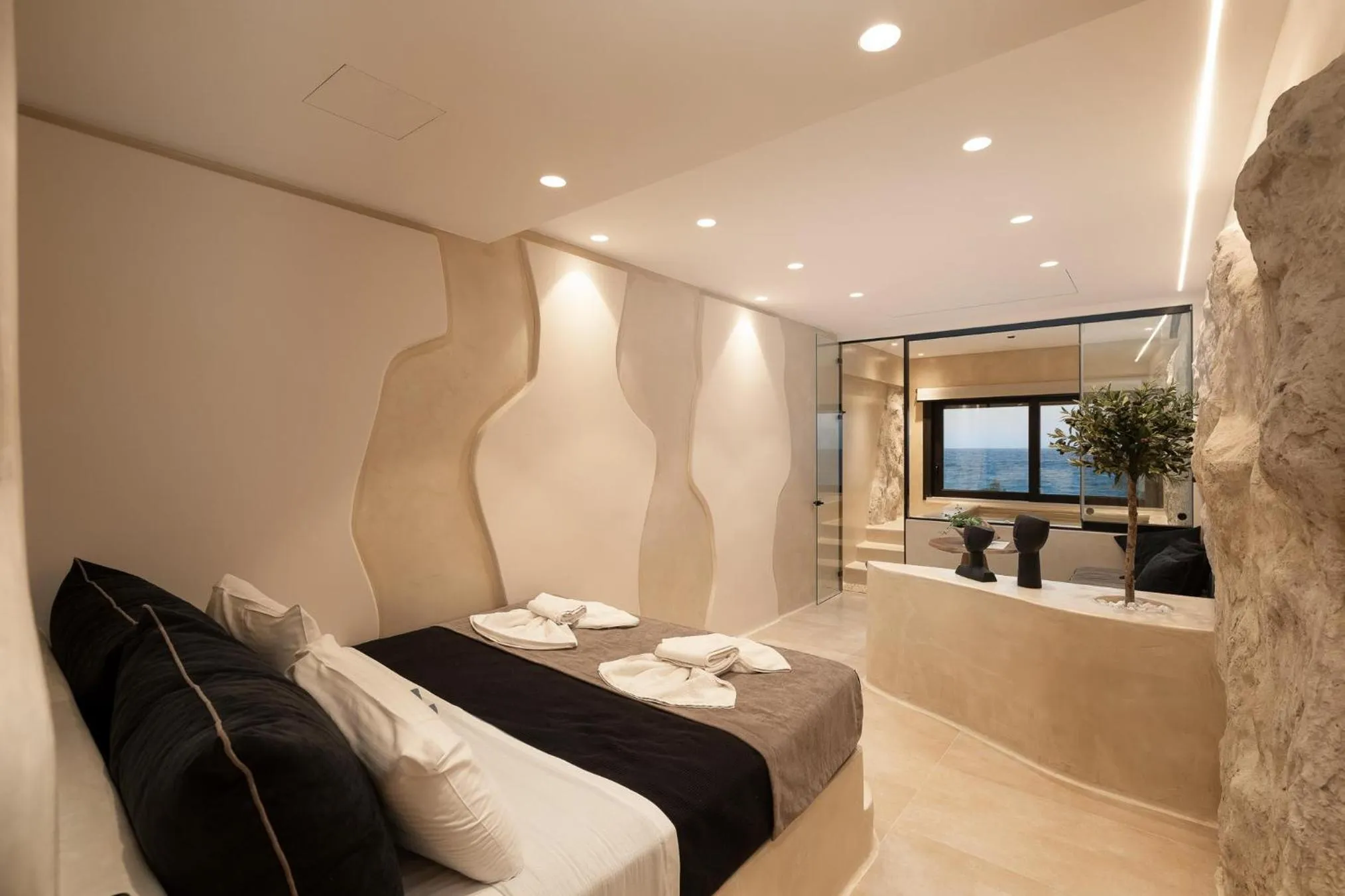 Portara Seaside Luxury Suites