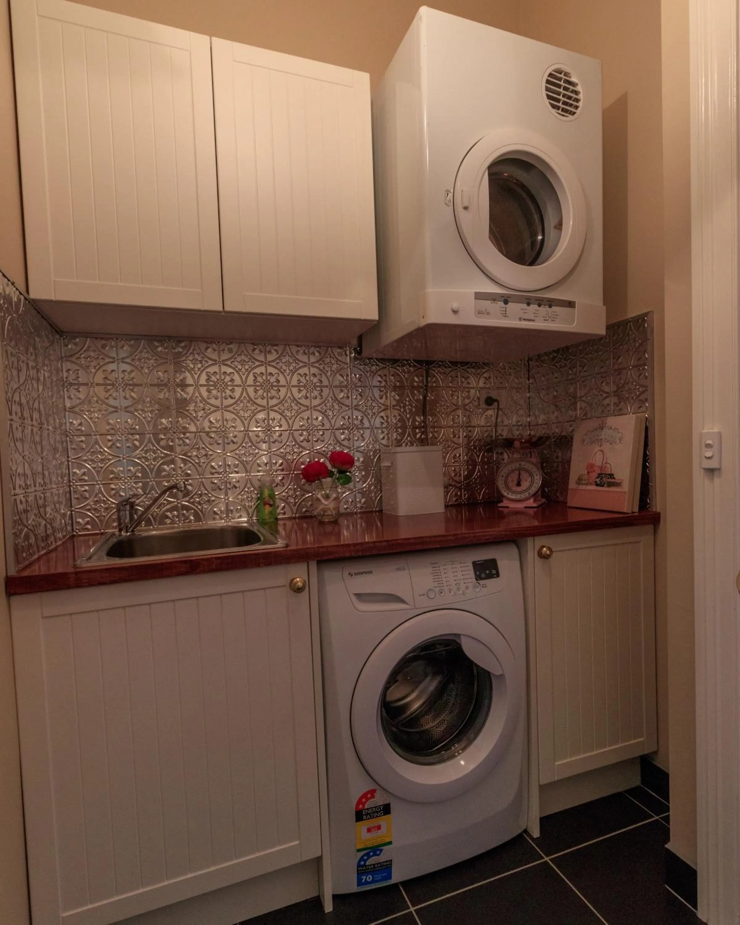 Photo of the whole room in The Oaks Lilydale Accommodation