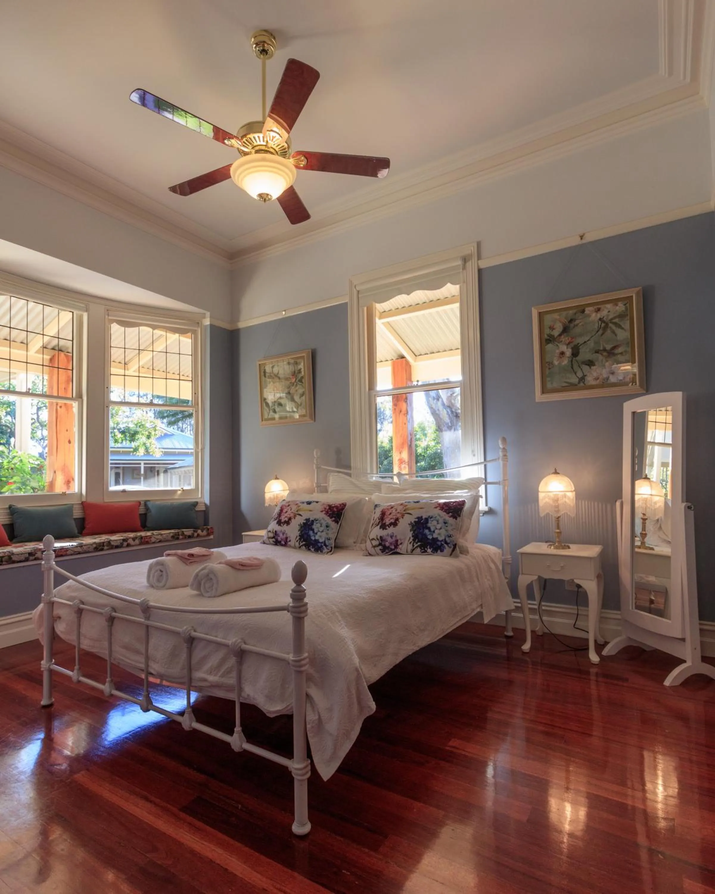 Bed in The Oaks Lilydale Accommodation