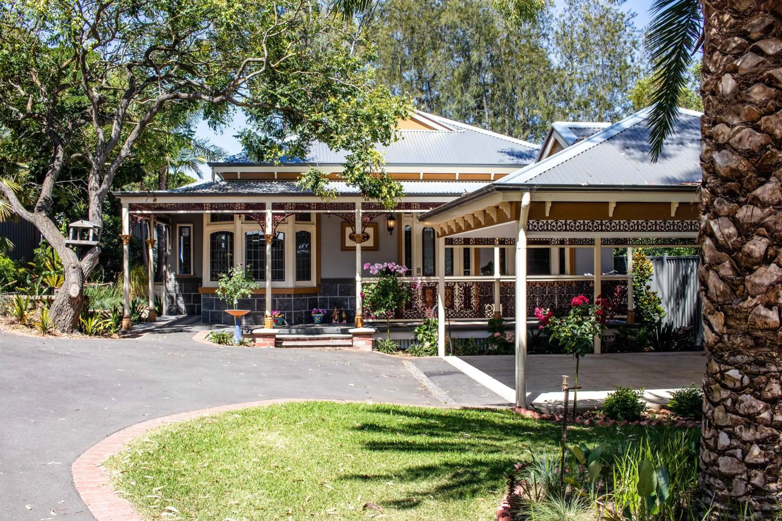Property building in The Oaks Lilydale Accommodation