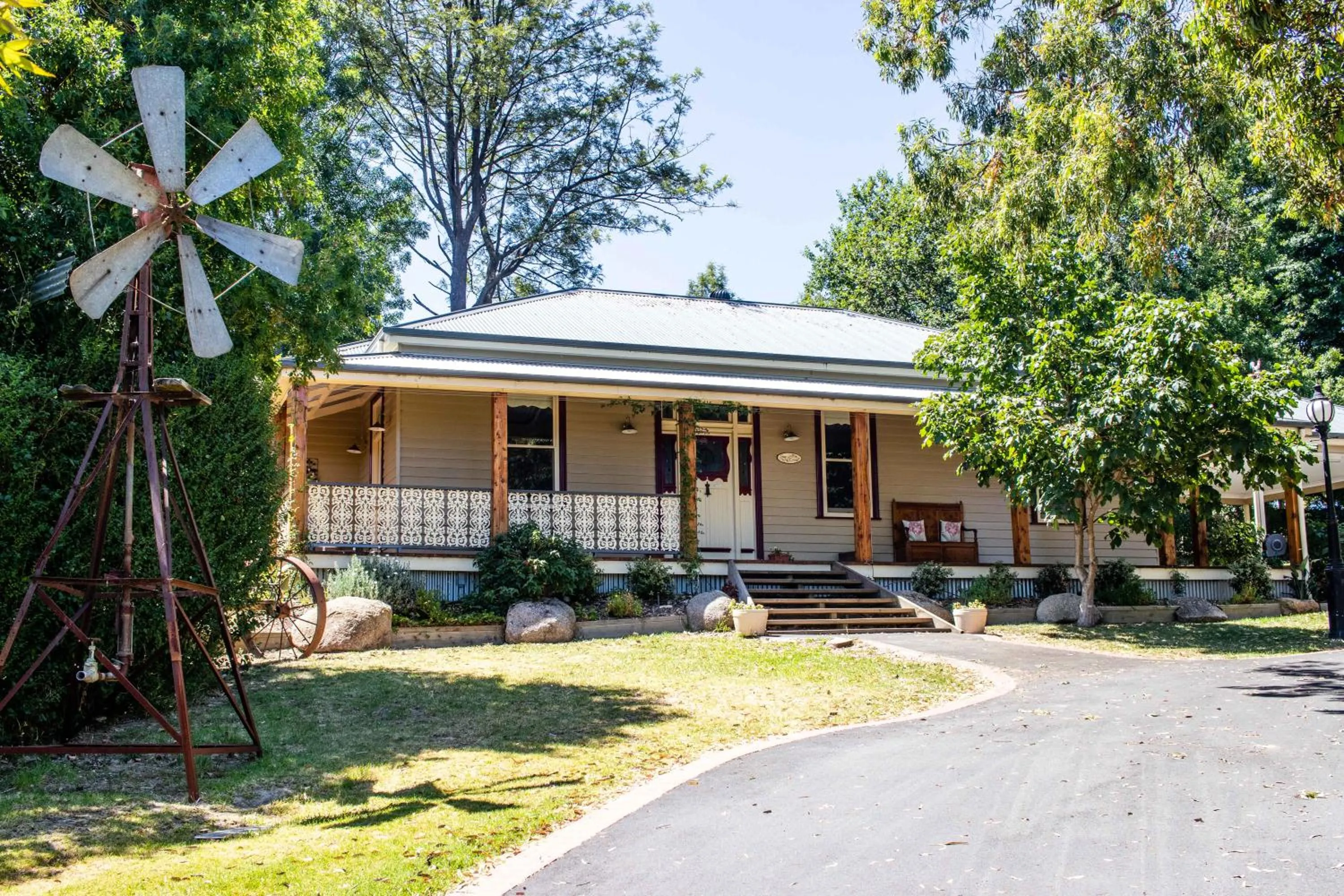 Property building in The Oaks Lilydale Accommodation