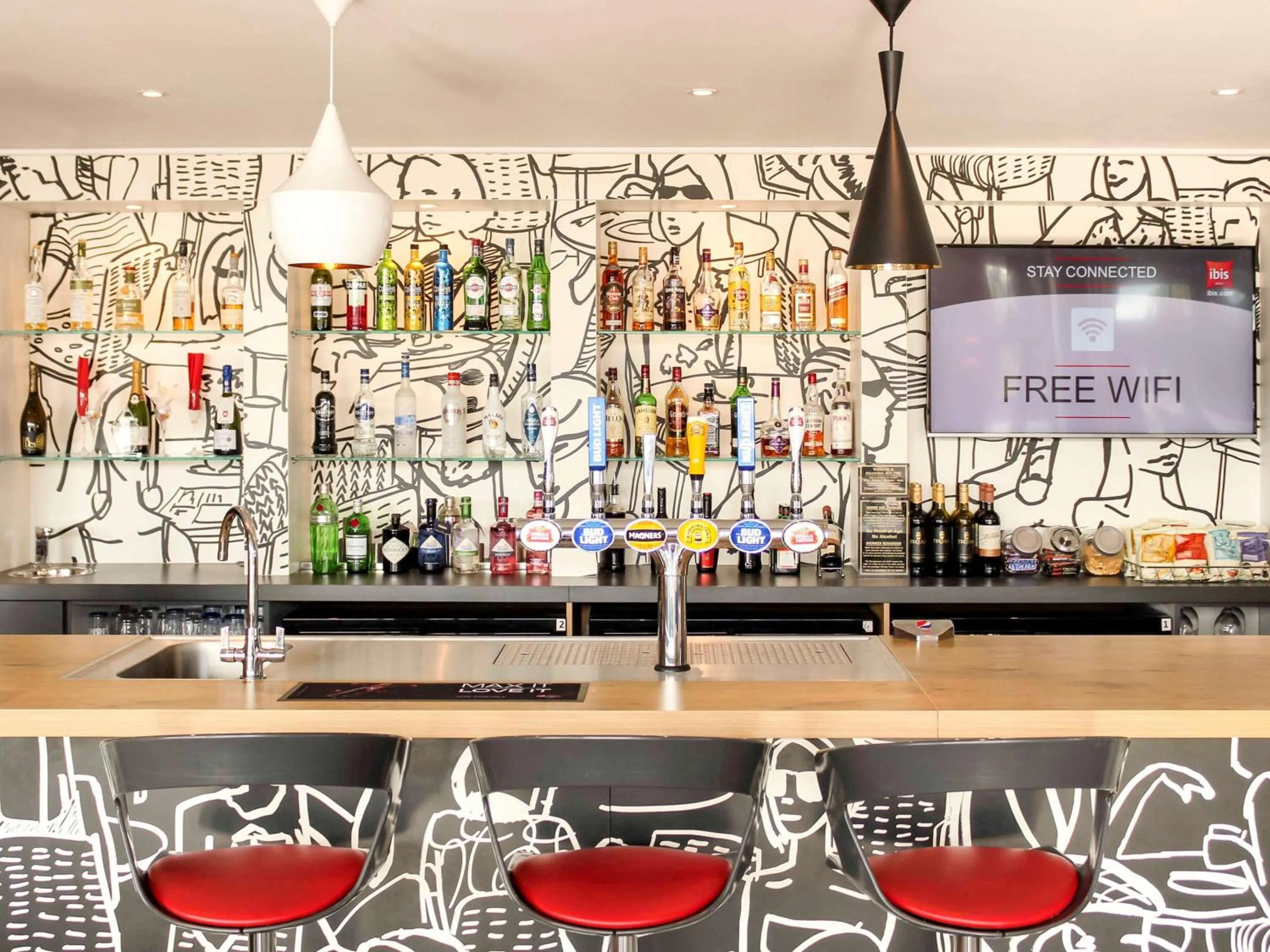 Property building, Restaurant/Places to Eat in ibis Birmingham Bordesley