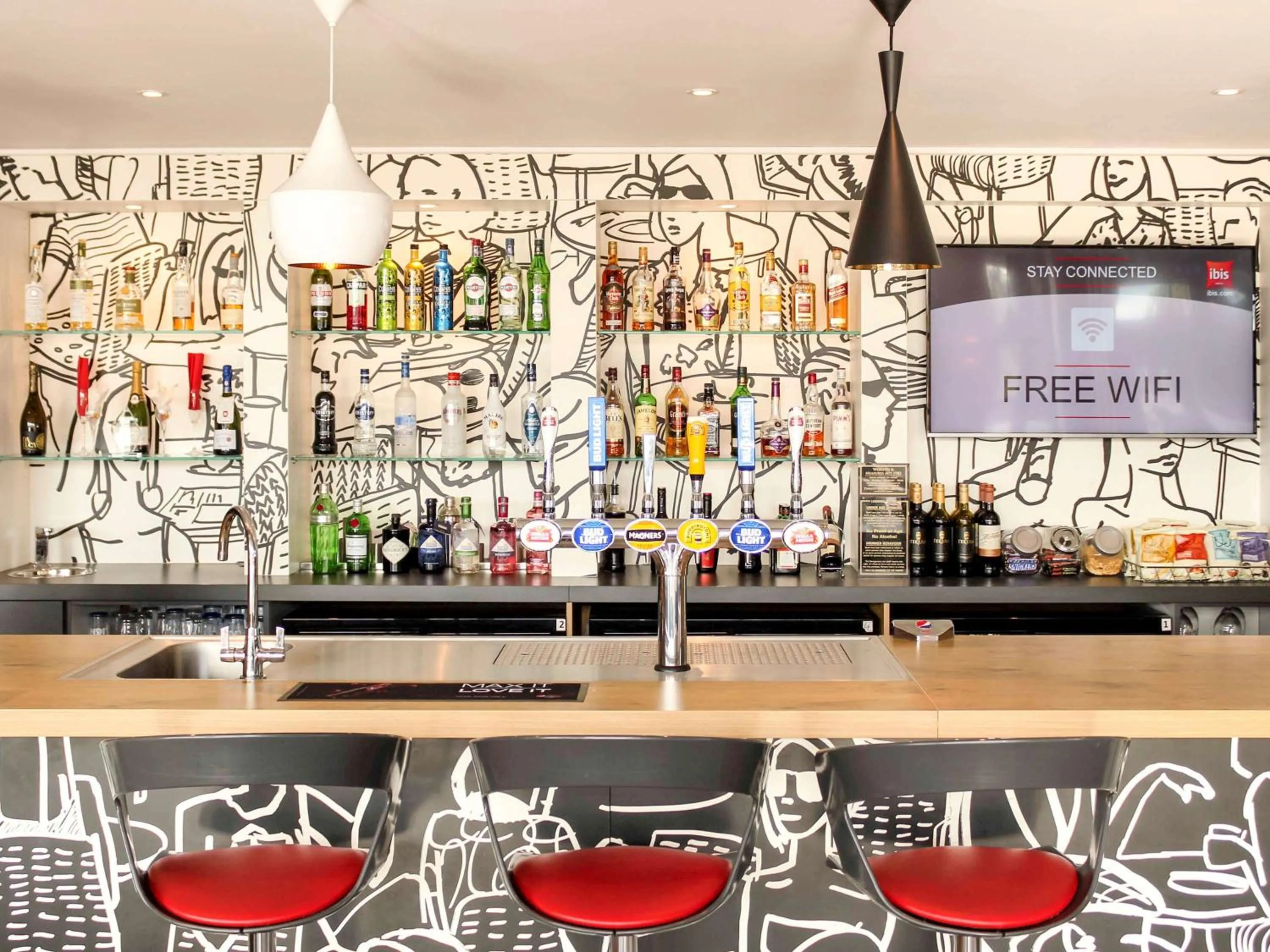 Lounge or bar, Restaurant/Places to Eat in ibis Birmingham Bordesley