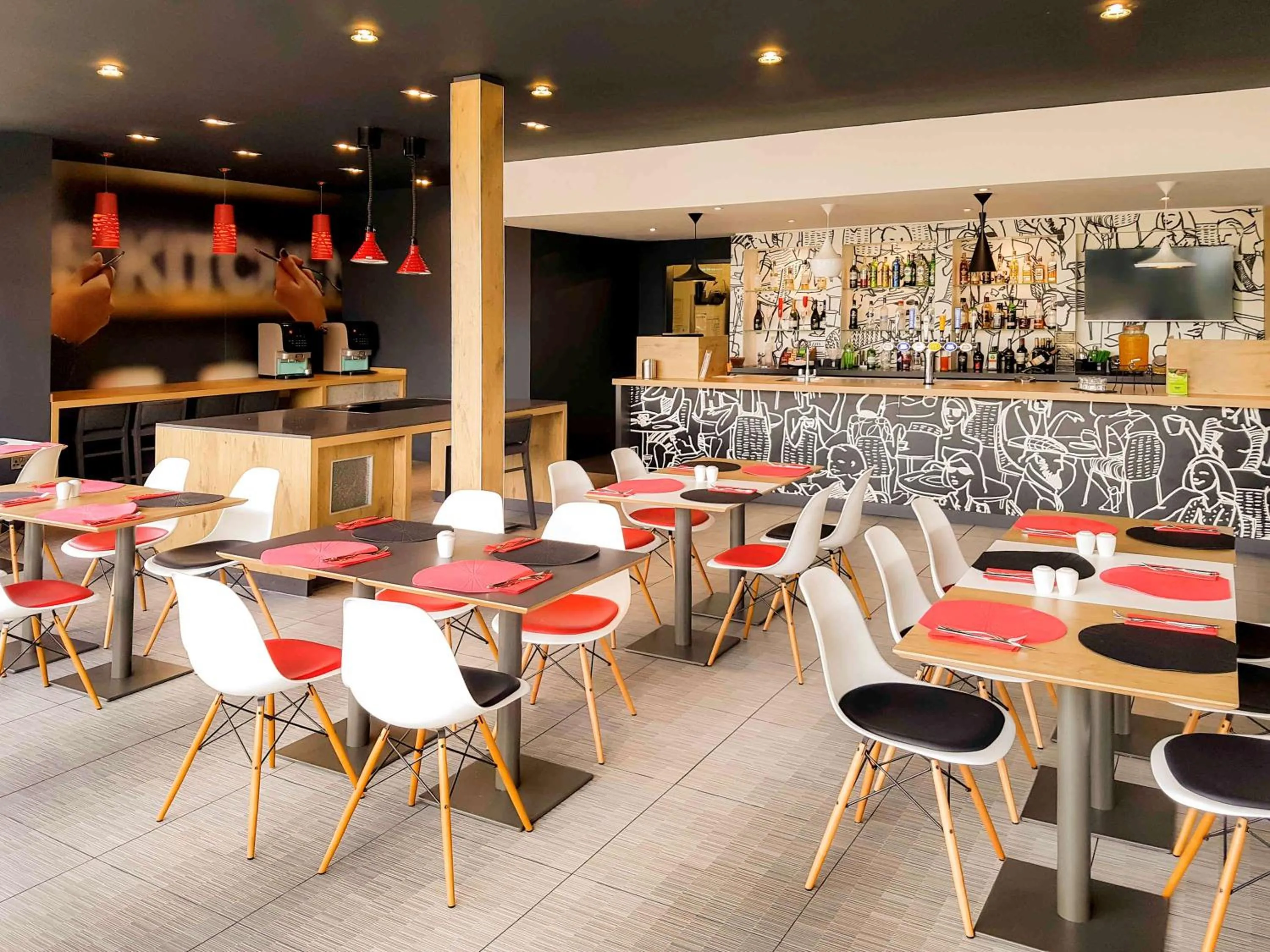 Property building, Restaurant/Places to Eat in ibis Birmingham Bordesley