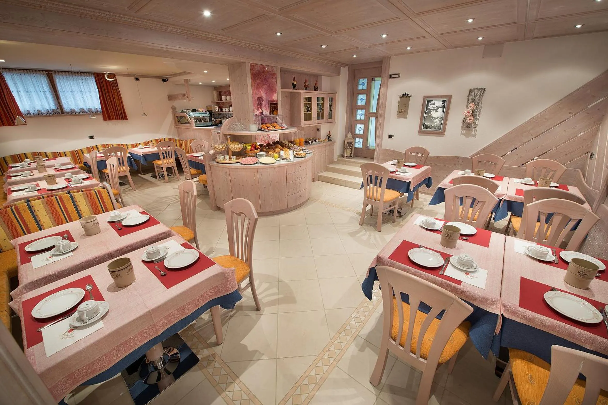 Restaurant/places to eat in Garni Oasi