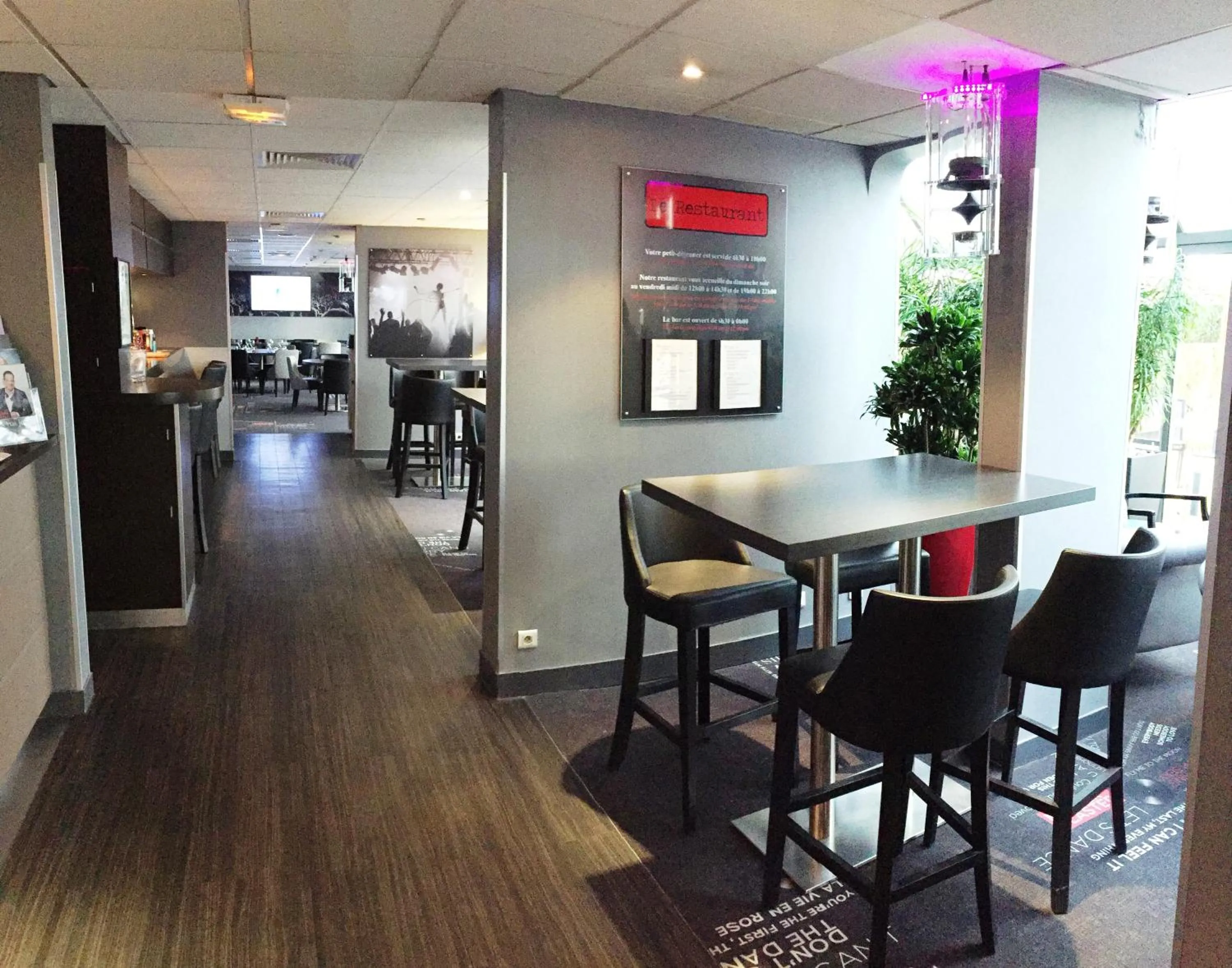 Restaurant/places to eat in Hôtel Inn Design Paris Saint Quentin