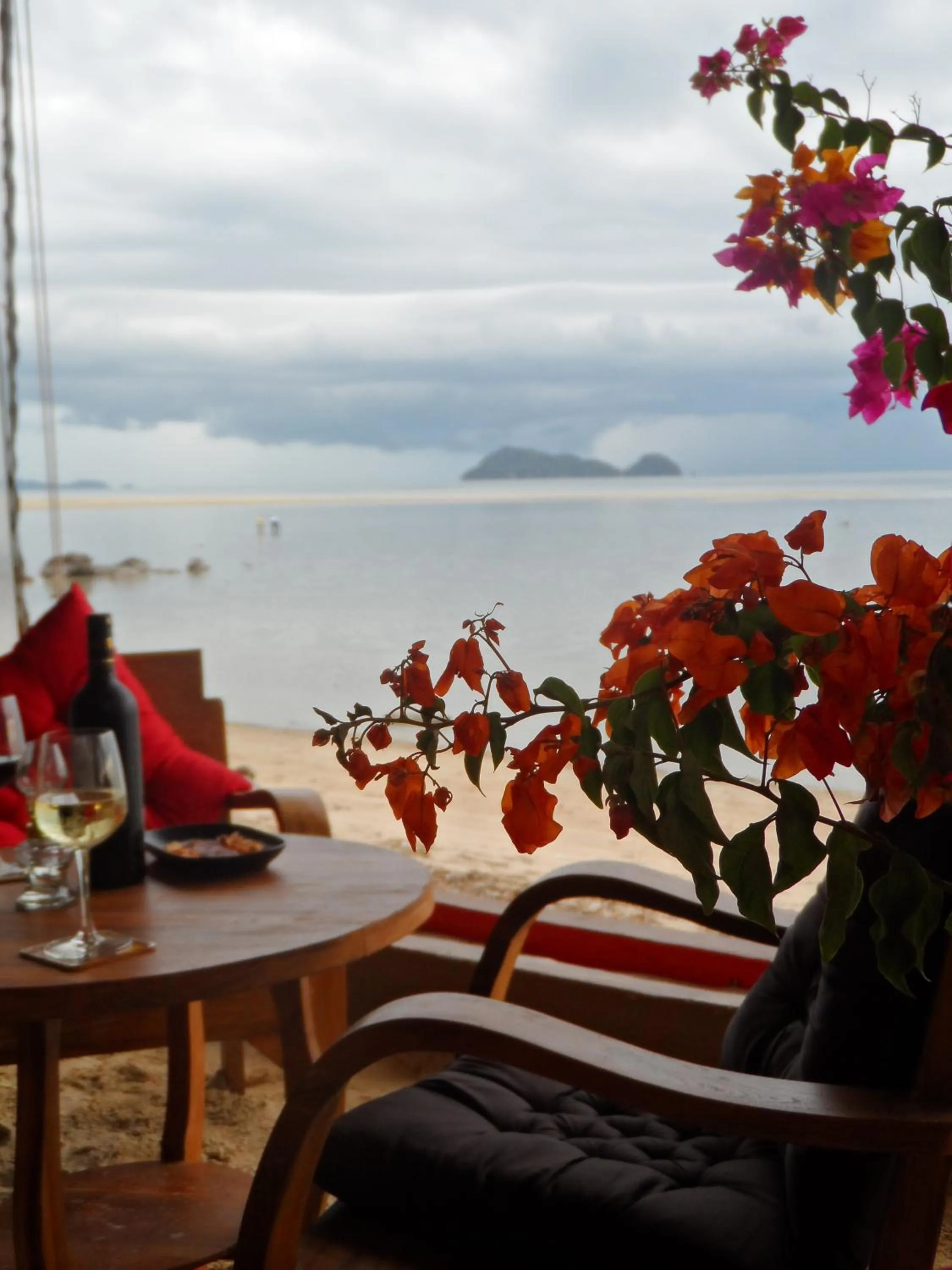 Restaurant/places to eat in Alcove Bungalow