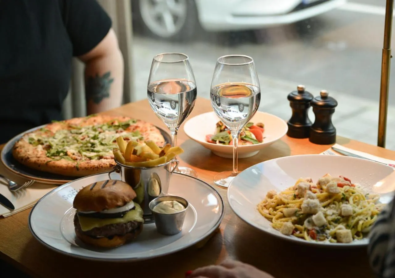 Restaurant/places to eat in Quality Hotel The Mill