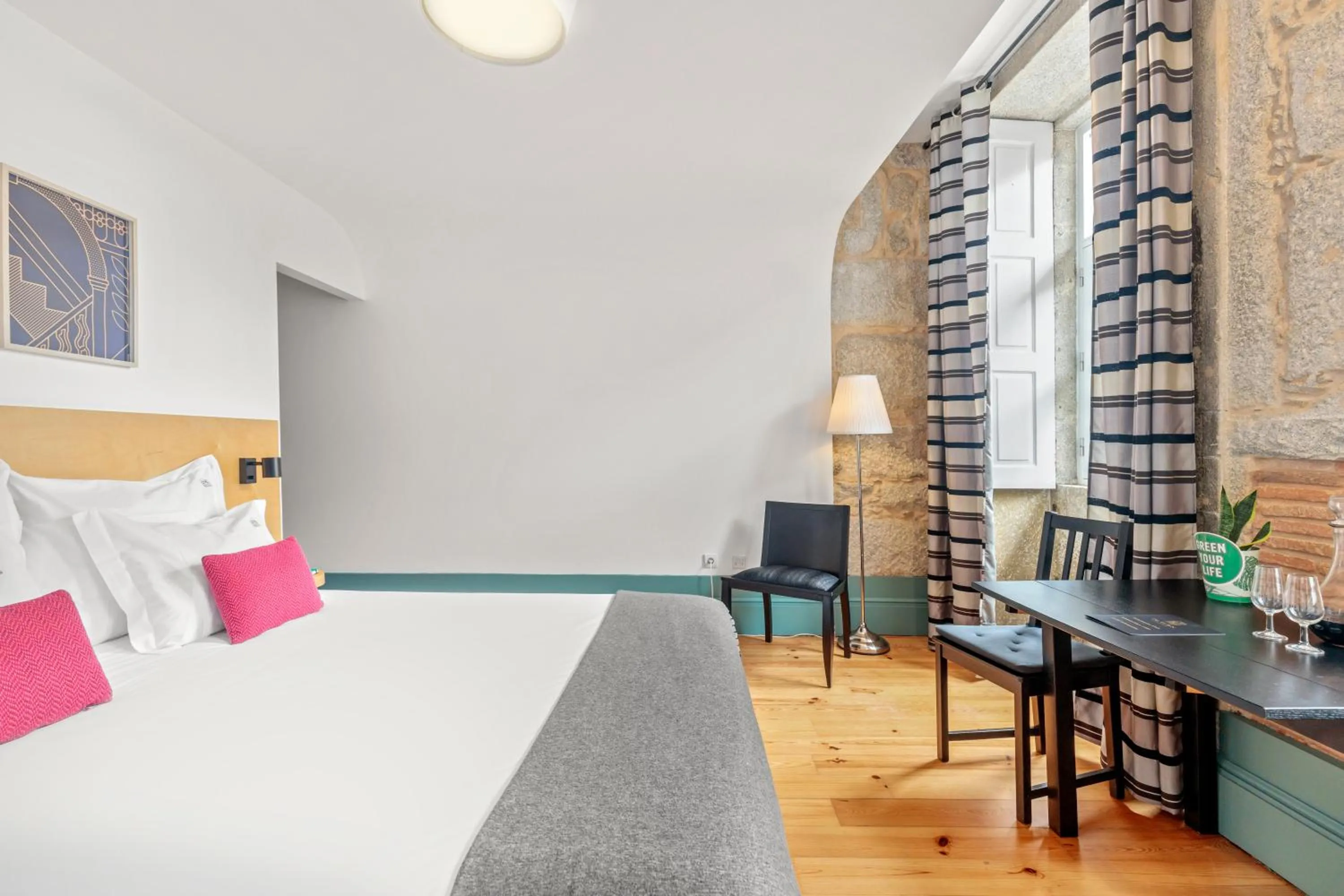 Bedroom, Bed in OX Apartments B Places