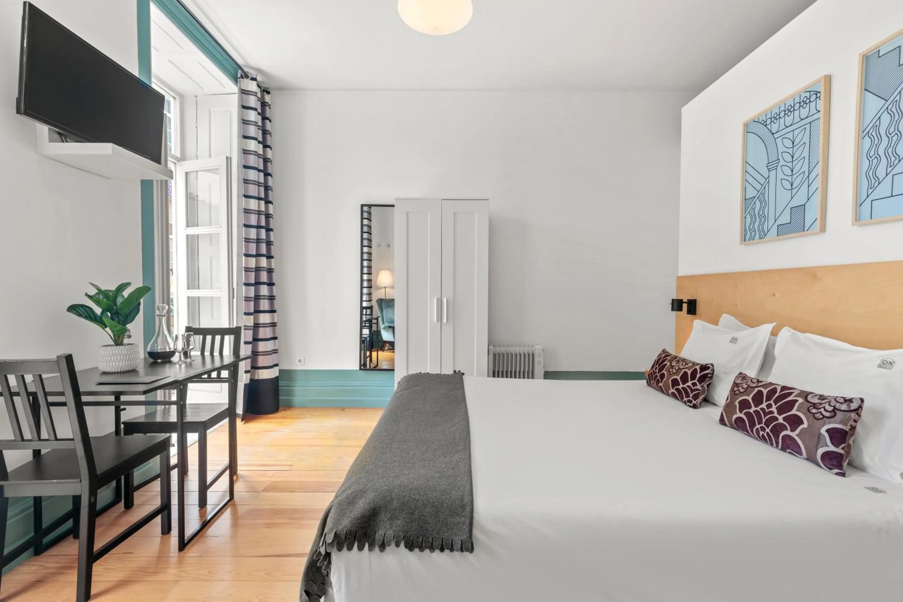 Bedroom, Bed in OX Apartments B Places