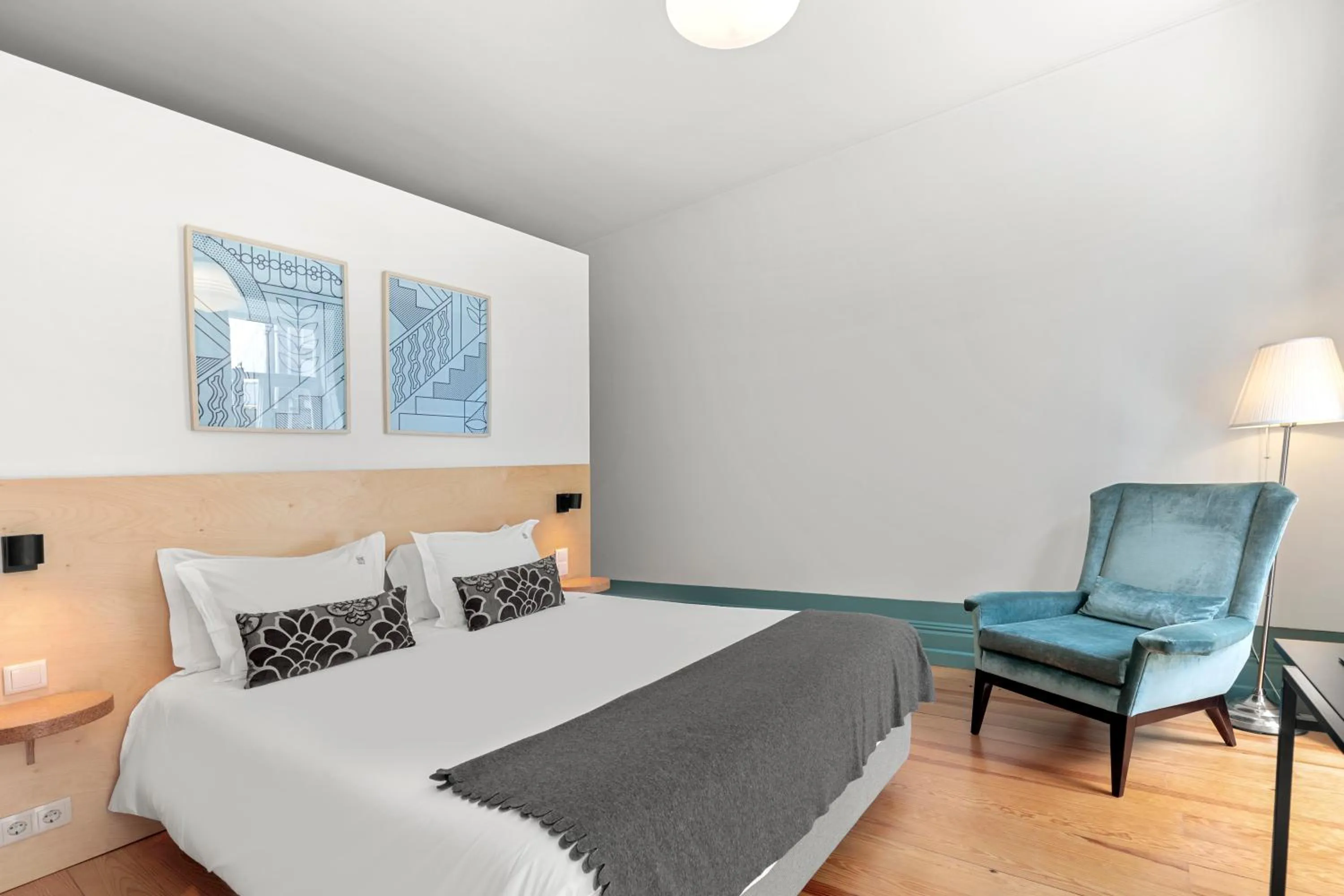 Bedroom, Bed in OX Apartments B Places