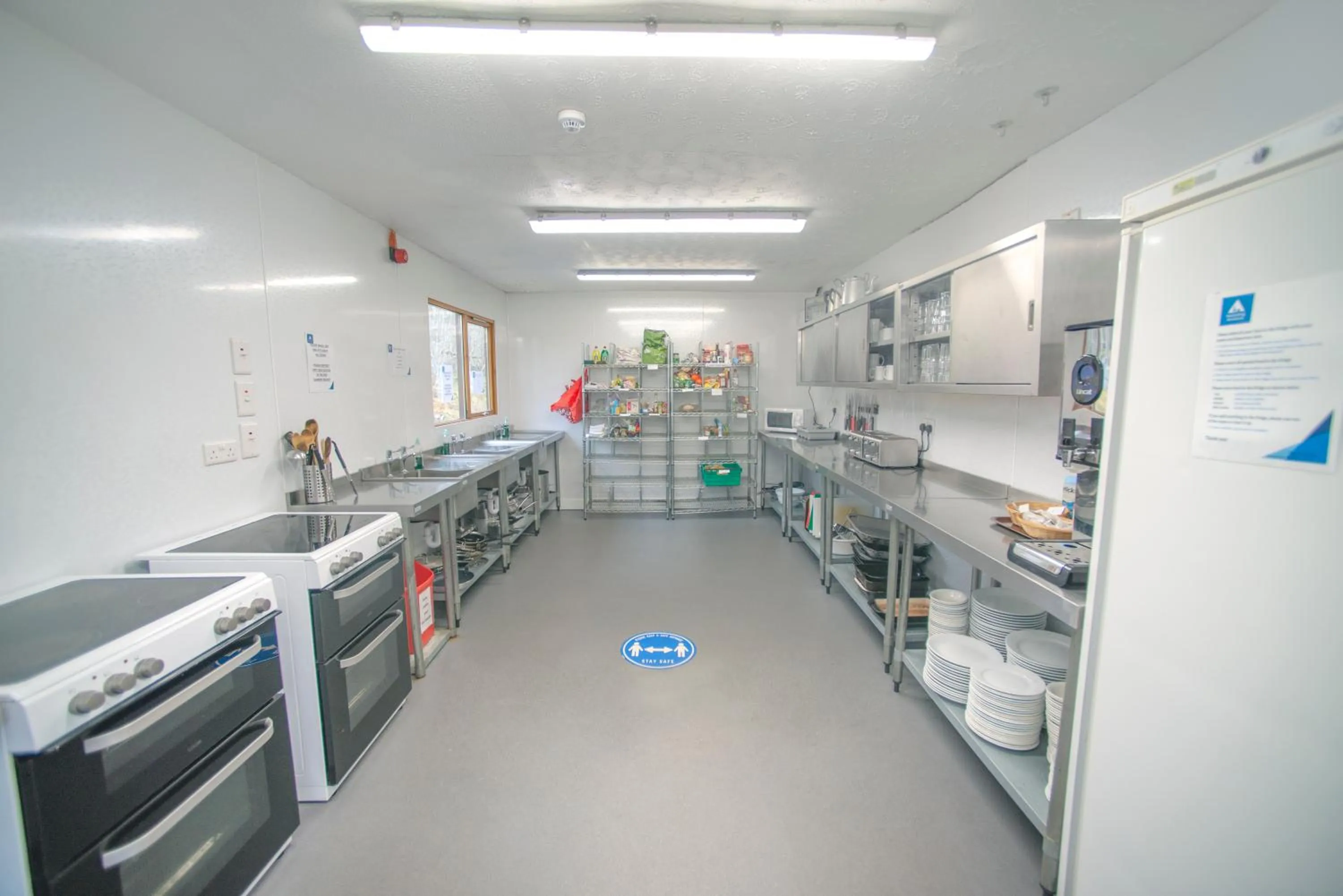 Communal kitchen in Aviemore Youth Hostel