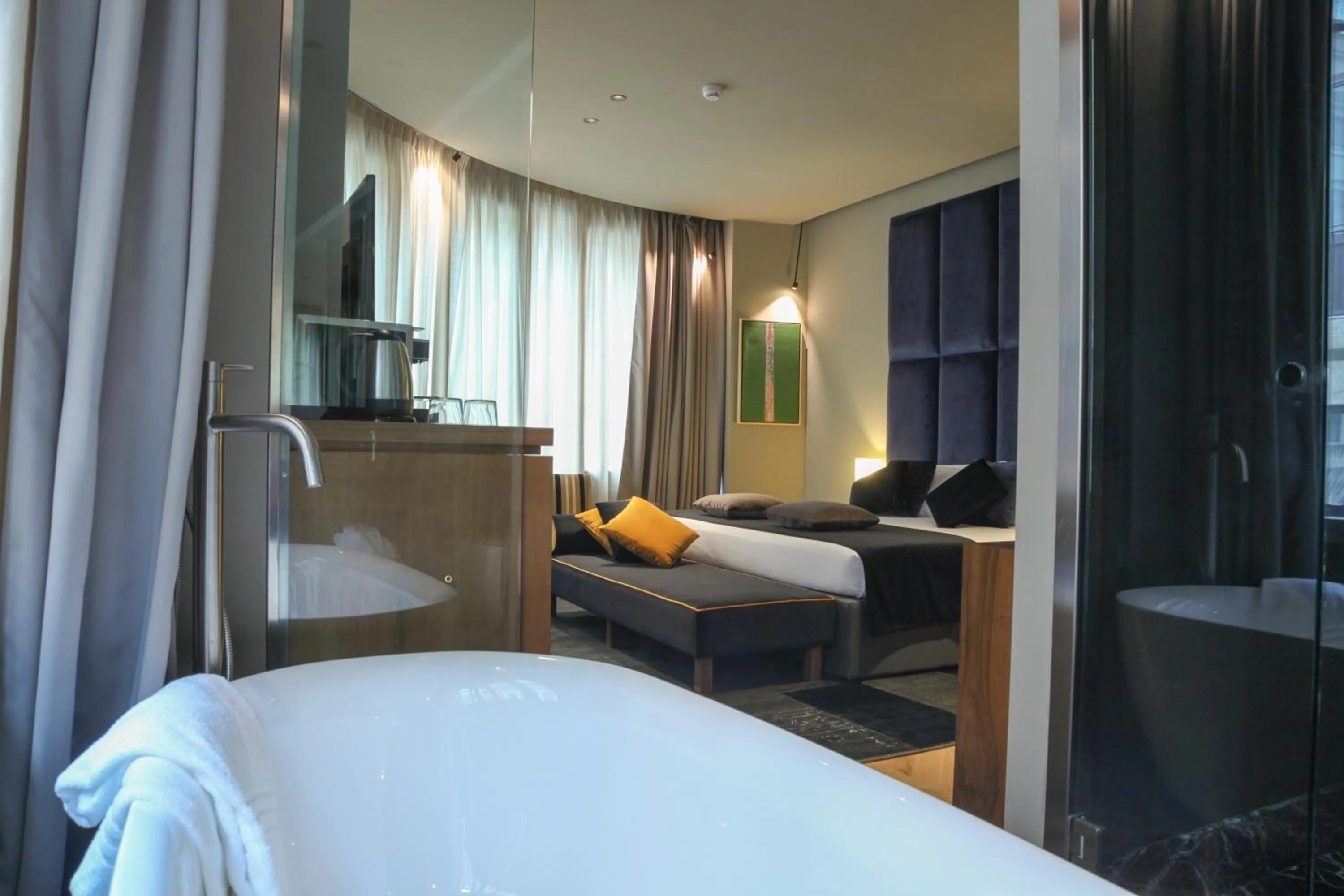 Bathroom, Bed in Triviho Hotel