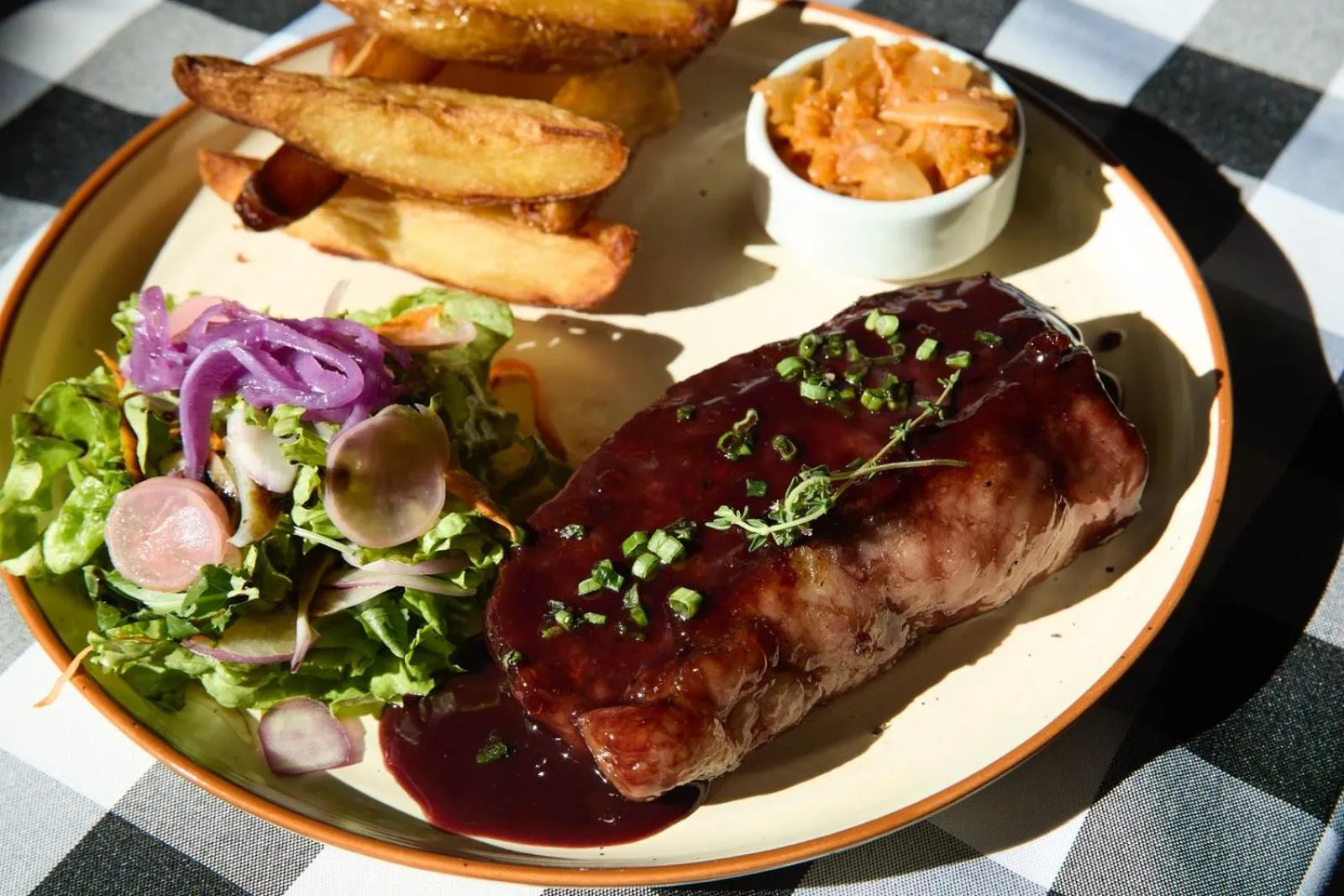 Restaurant/places to eat in Hotel Lunajuim