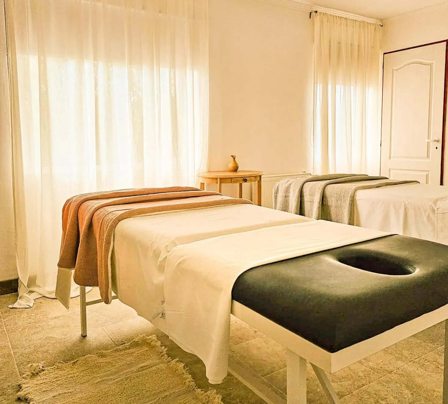 Property building, Bed in Hotel Lunajuim