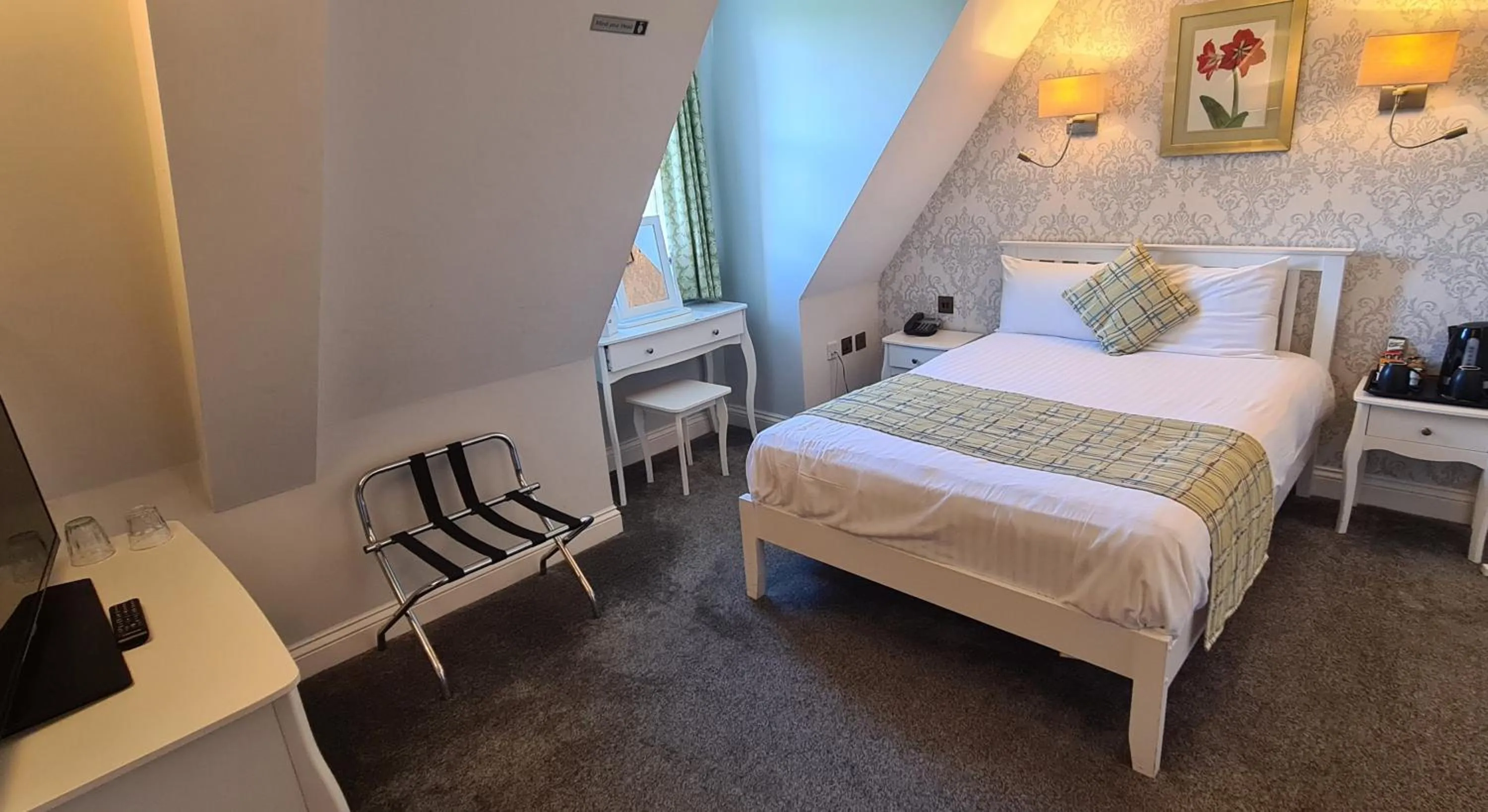 Bedroom, Bed in Shendish Manor Hotel & Golf Course