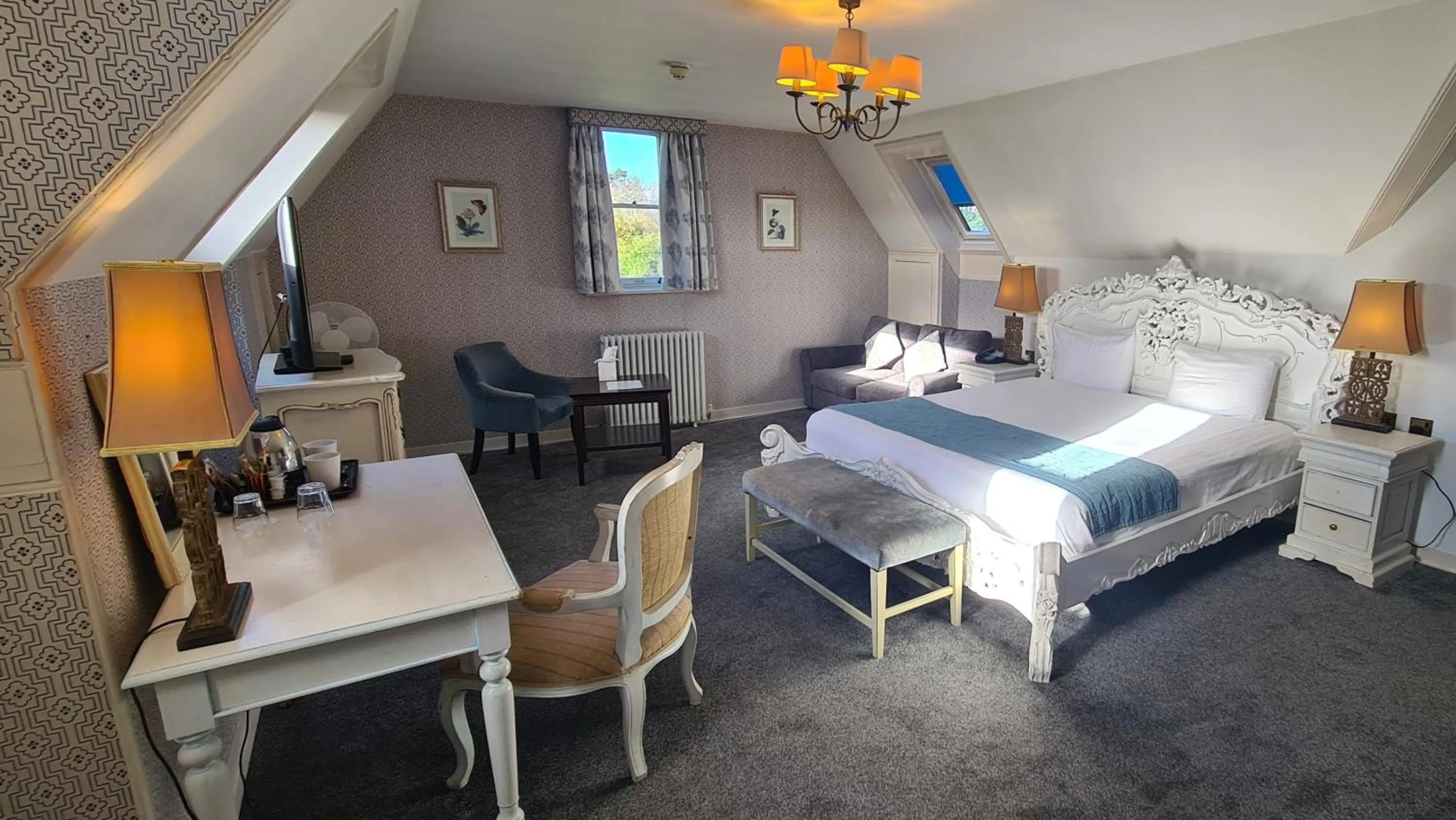 Bedroom, Bed in Shendish Manor Hotel & Golf Course