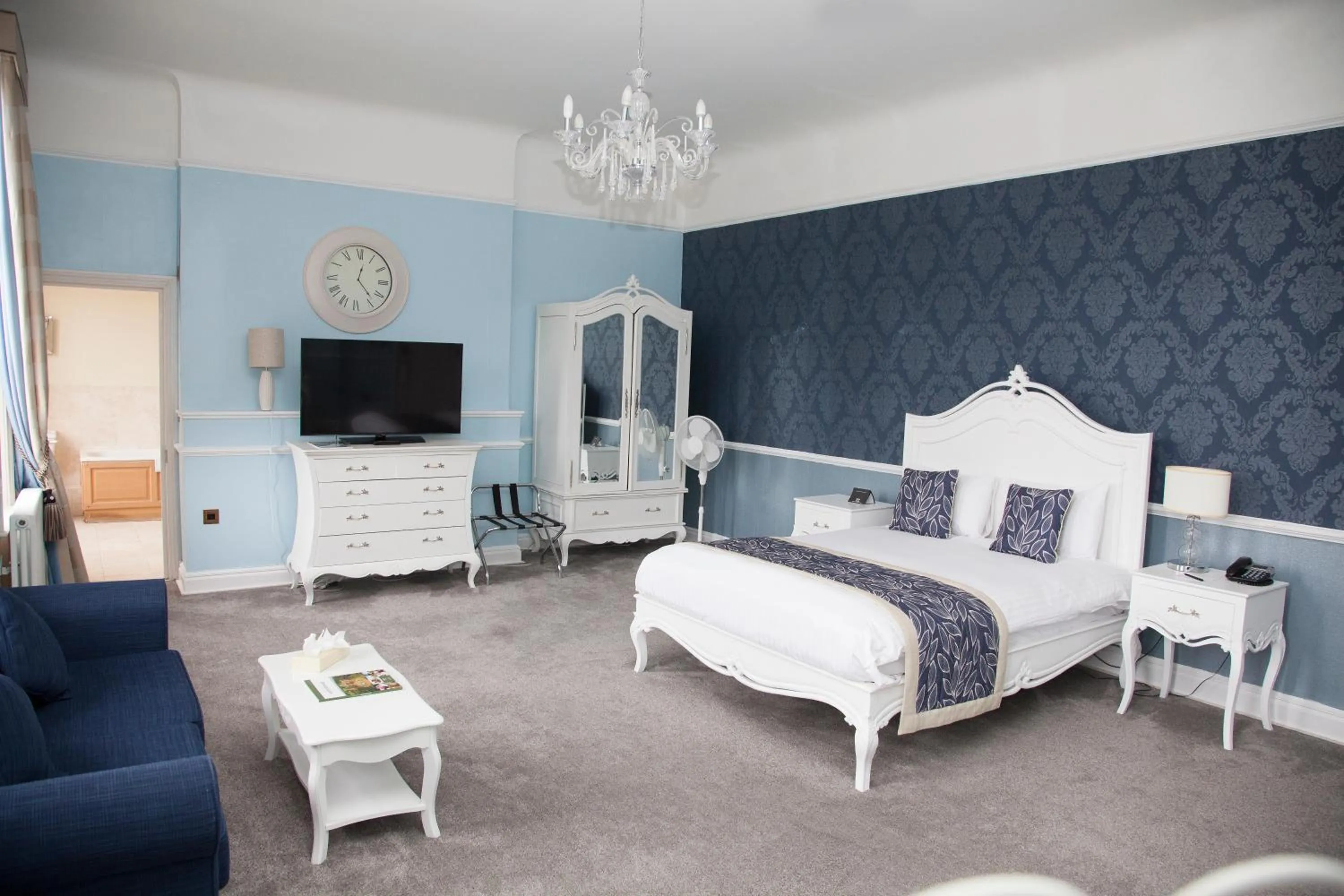 Bedroom, Bed in Shendish Manor Hotel & Golf Course