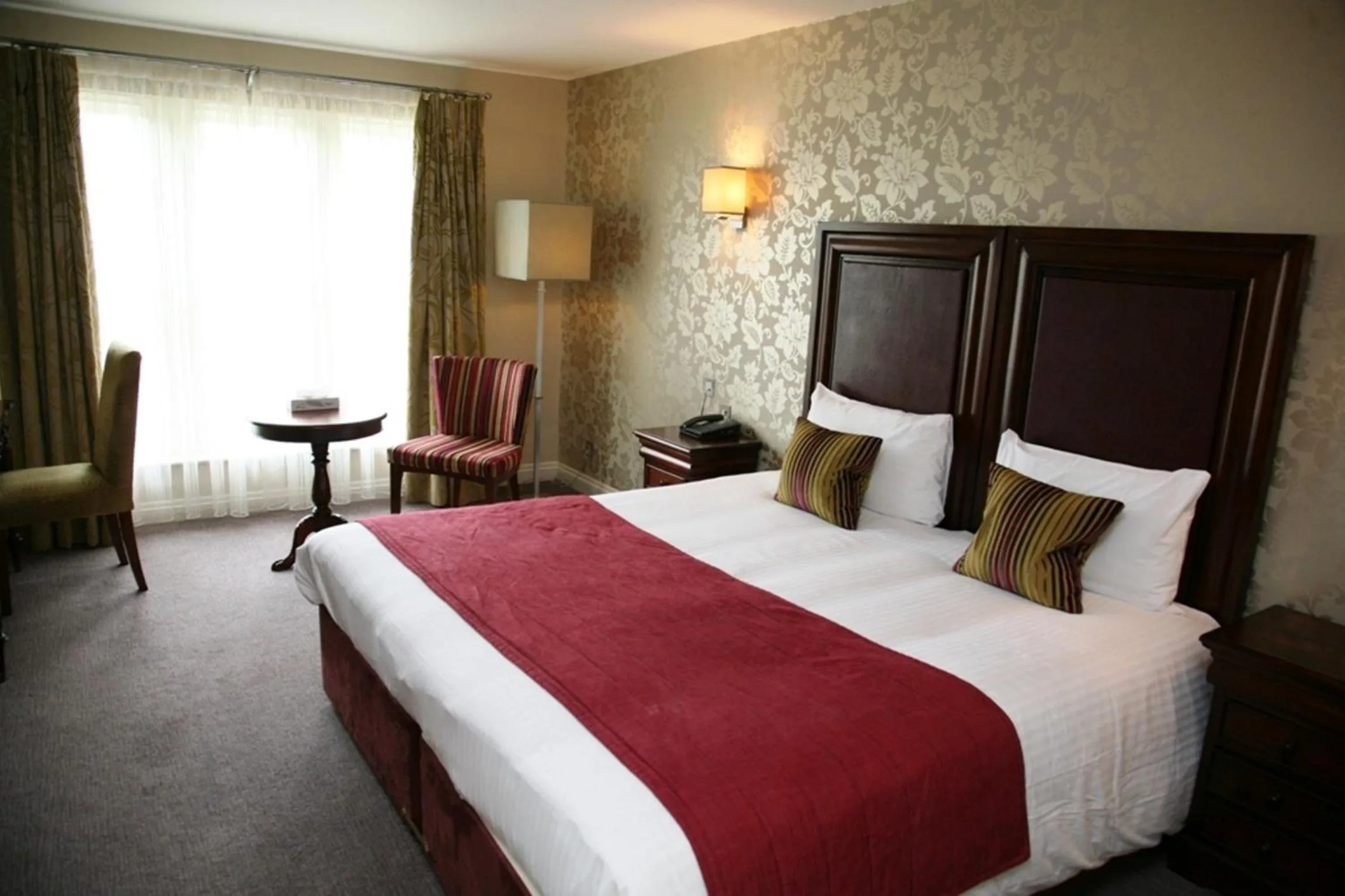 Photo of the whole room, Bed in Shendish Manor Hotel & Golf Course