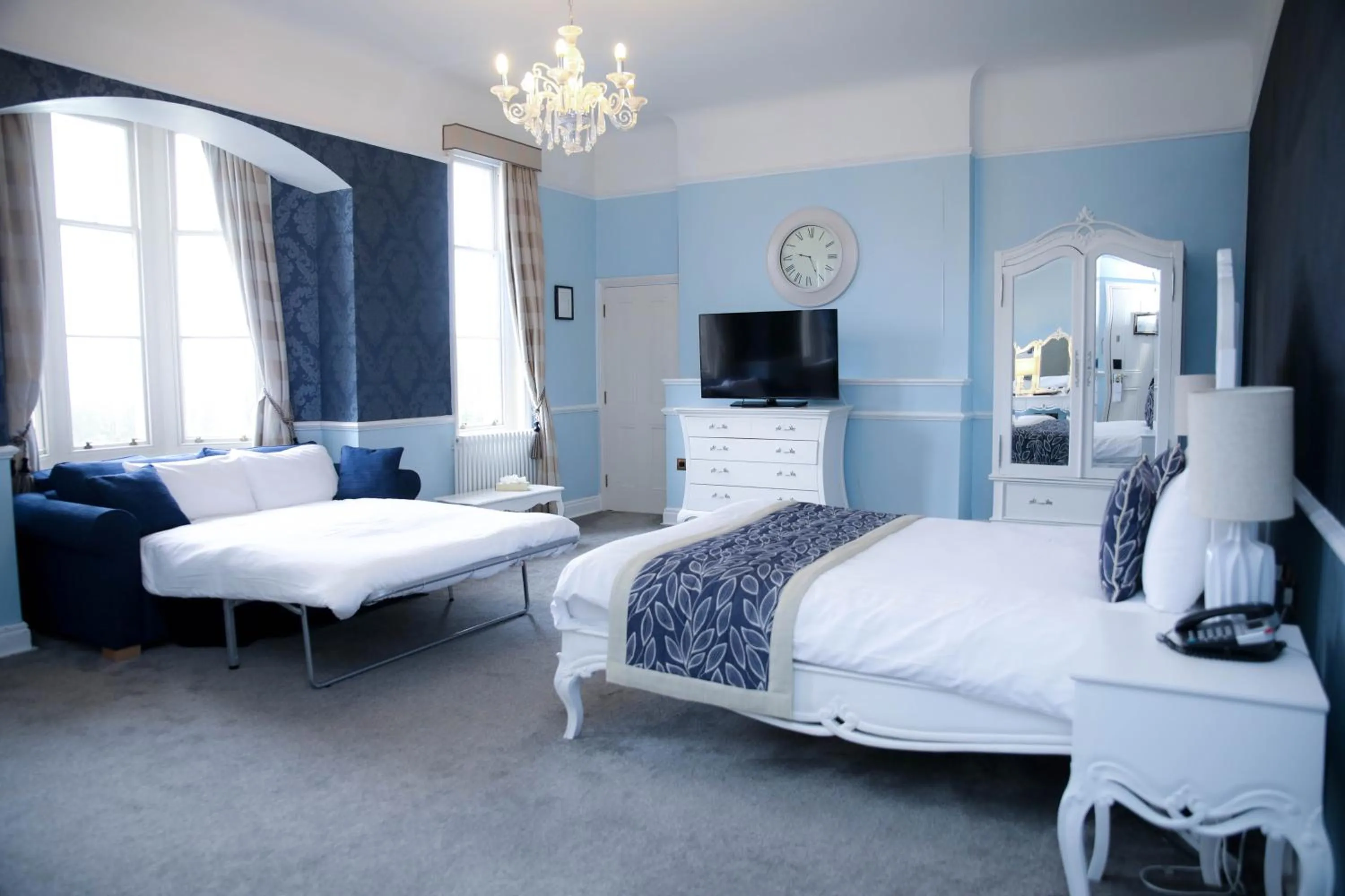 Bedroom, Bed in Shendish Manor Hotel & Golf Course