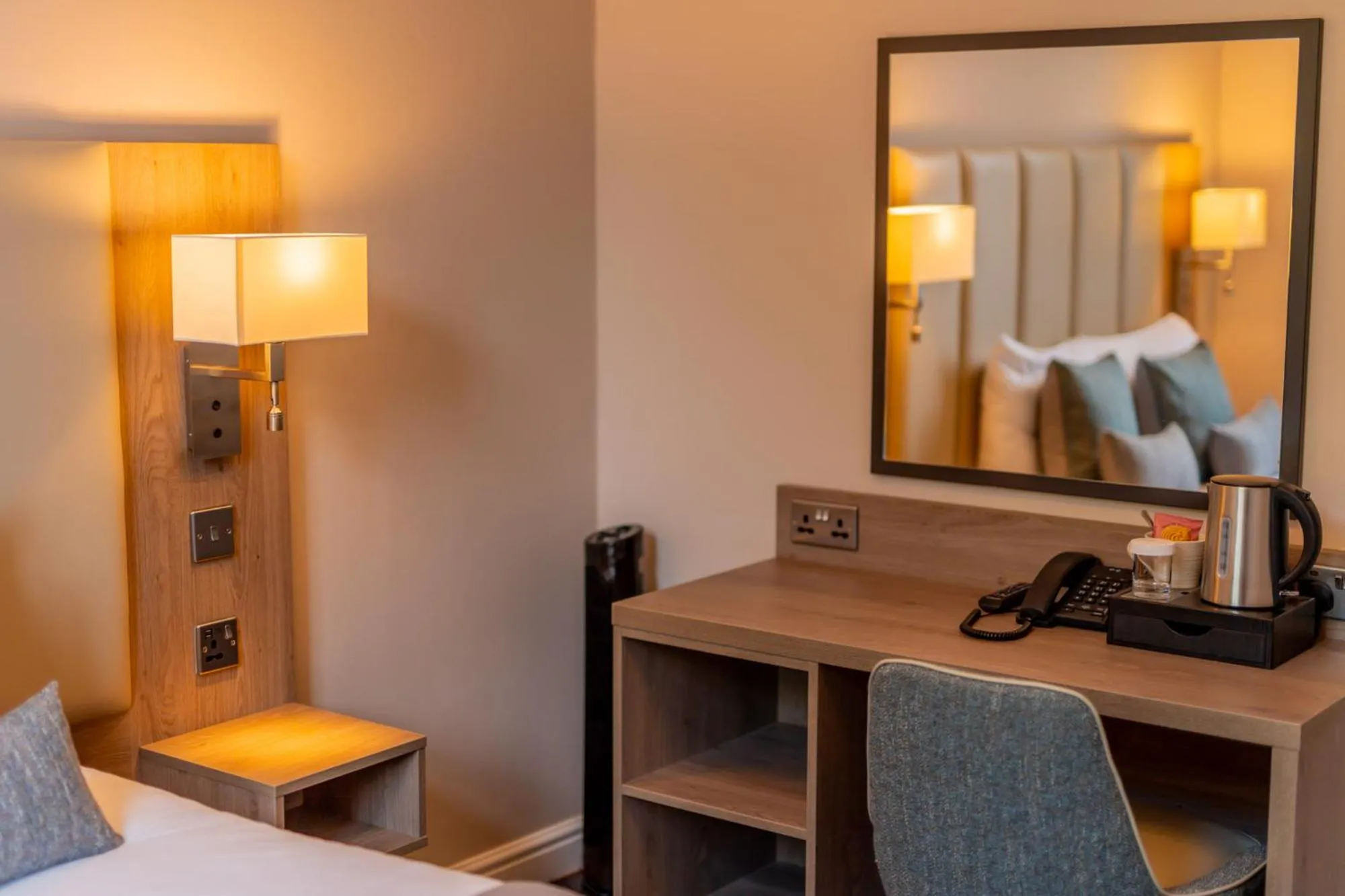 Bedroom, Bed in Ashorne Hill Leamington Spa