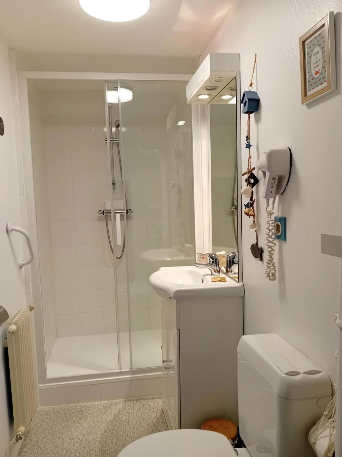 Shower in Hôtel de la Plage