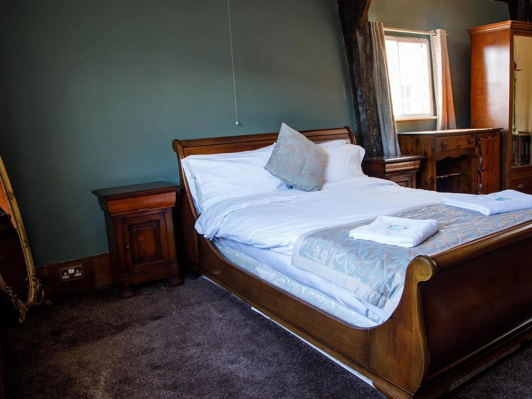 Other, Bed in The Old Crown