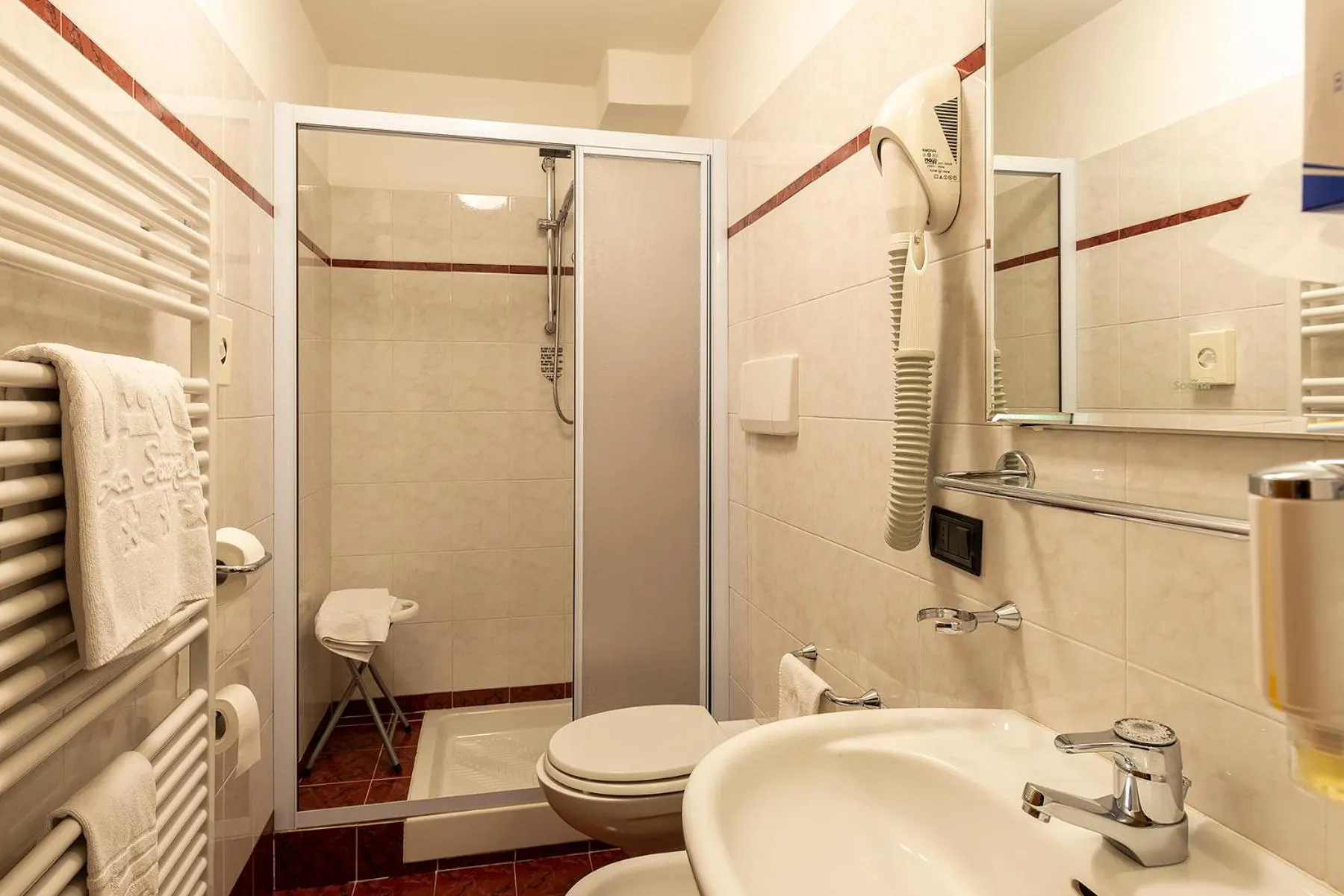 Bathroom in Hotel La Serenella