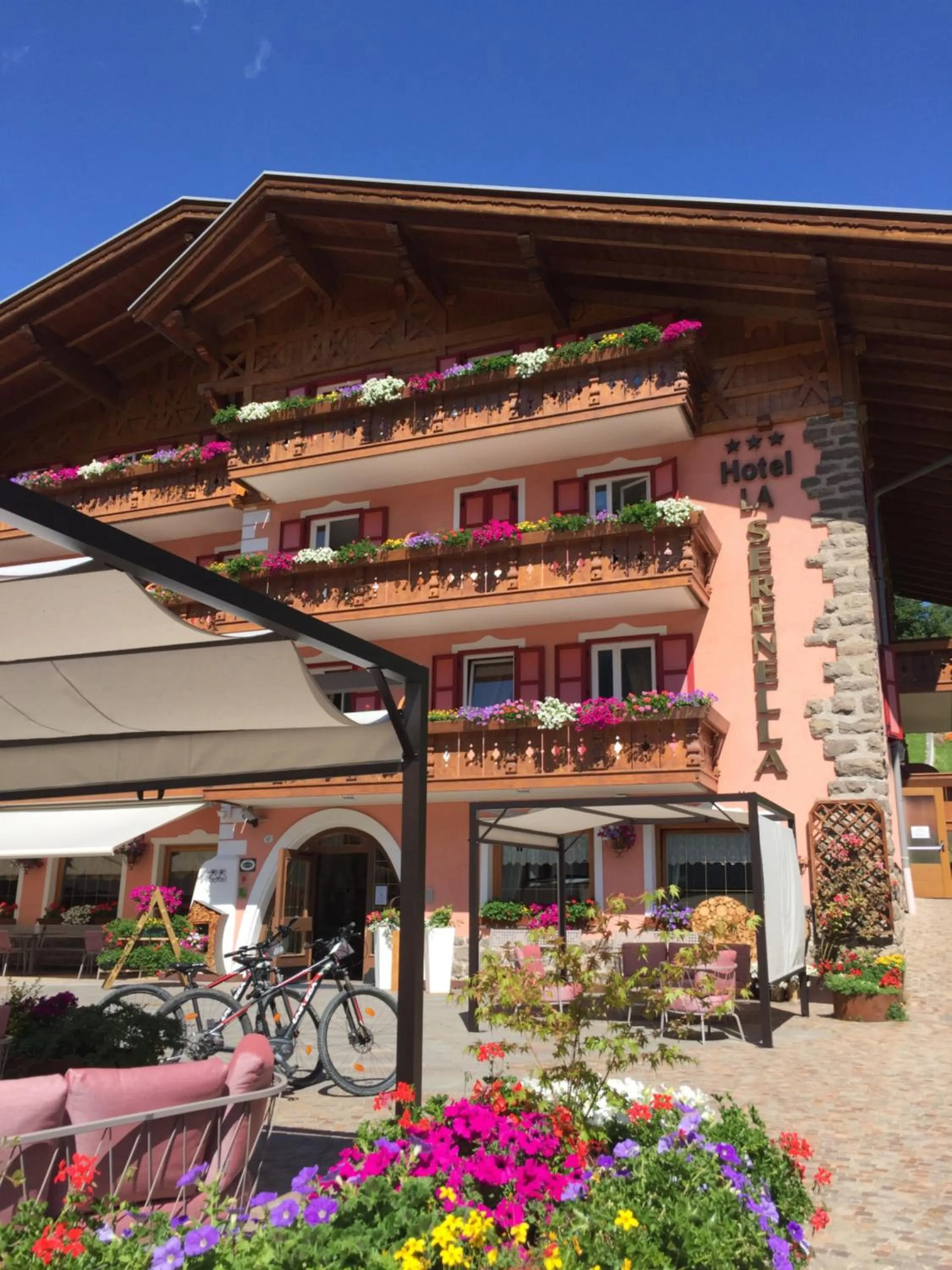 Facade/entrance in Hotel La Serenella