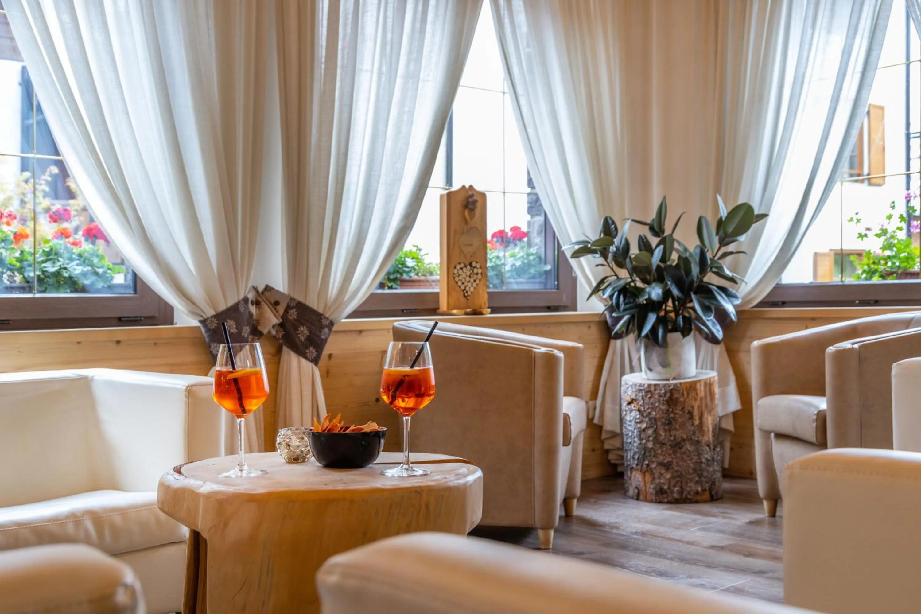 Lounge or bar in Hotel La Serenella