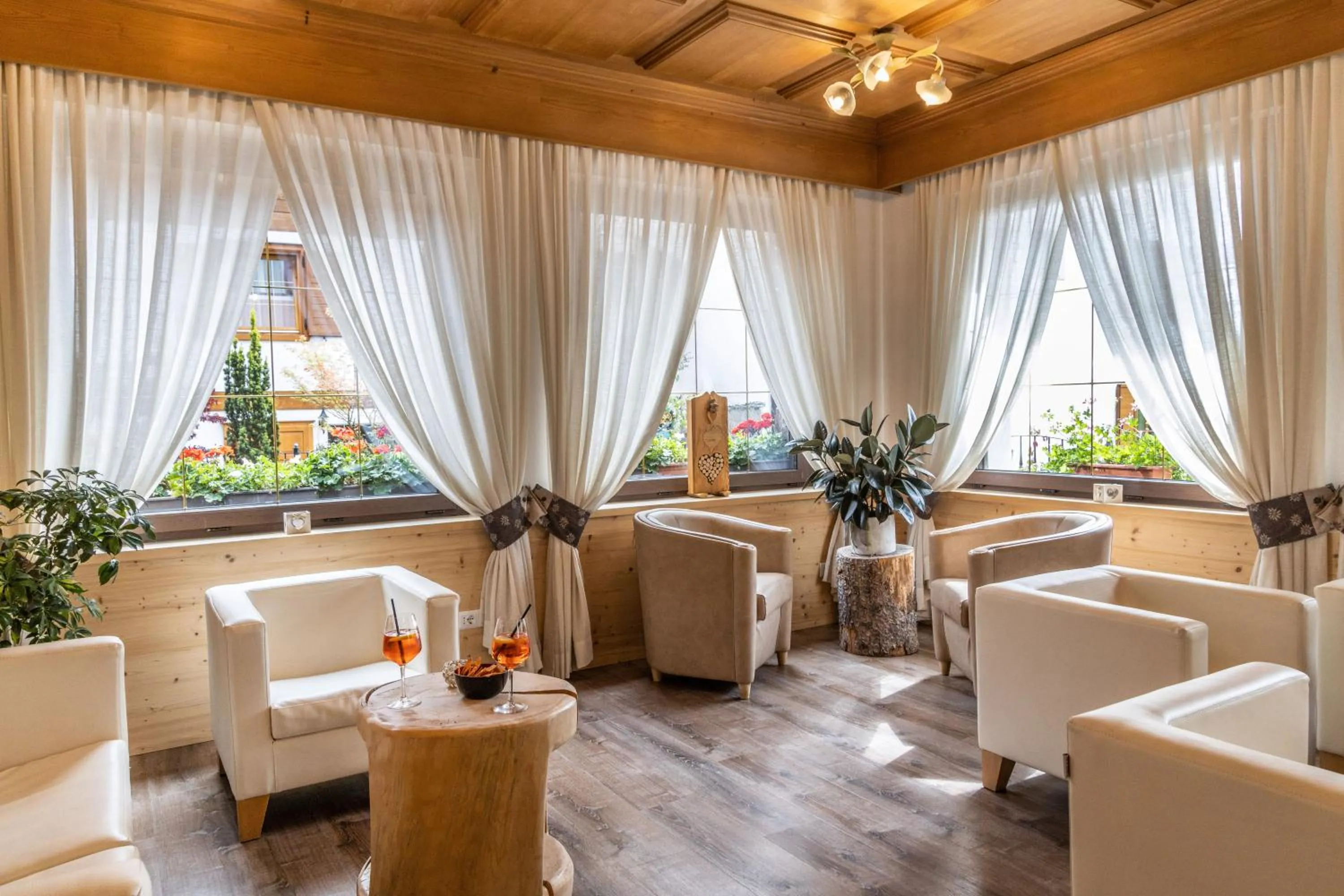 Lounge or bar in Hotel La Serenella