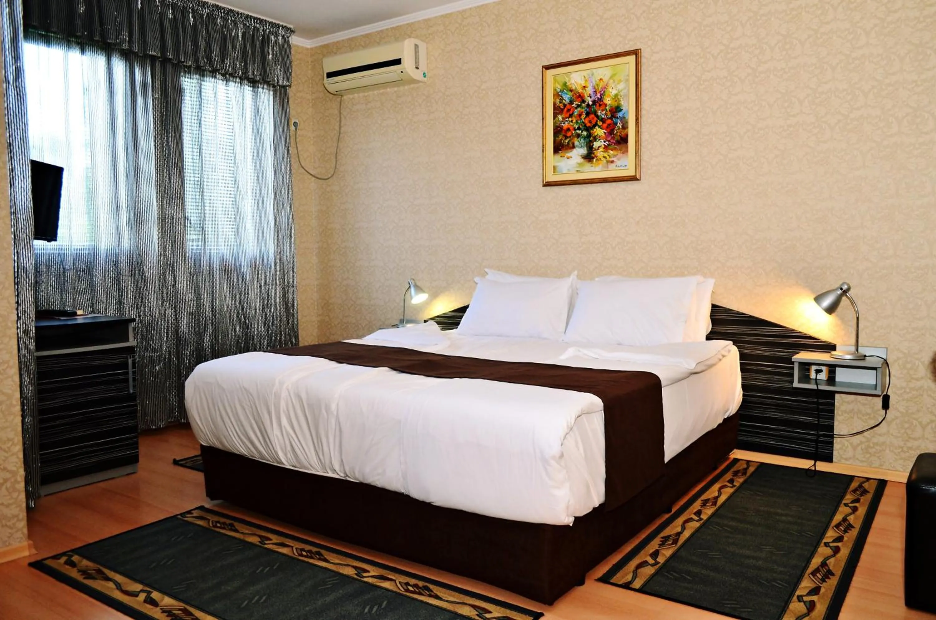 Photo of the whole room, Bed in Family Hotel Maraya