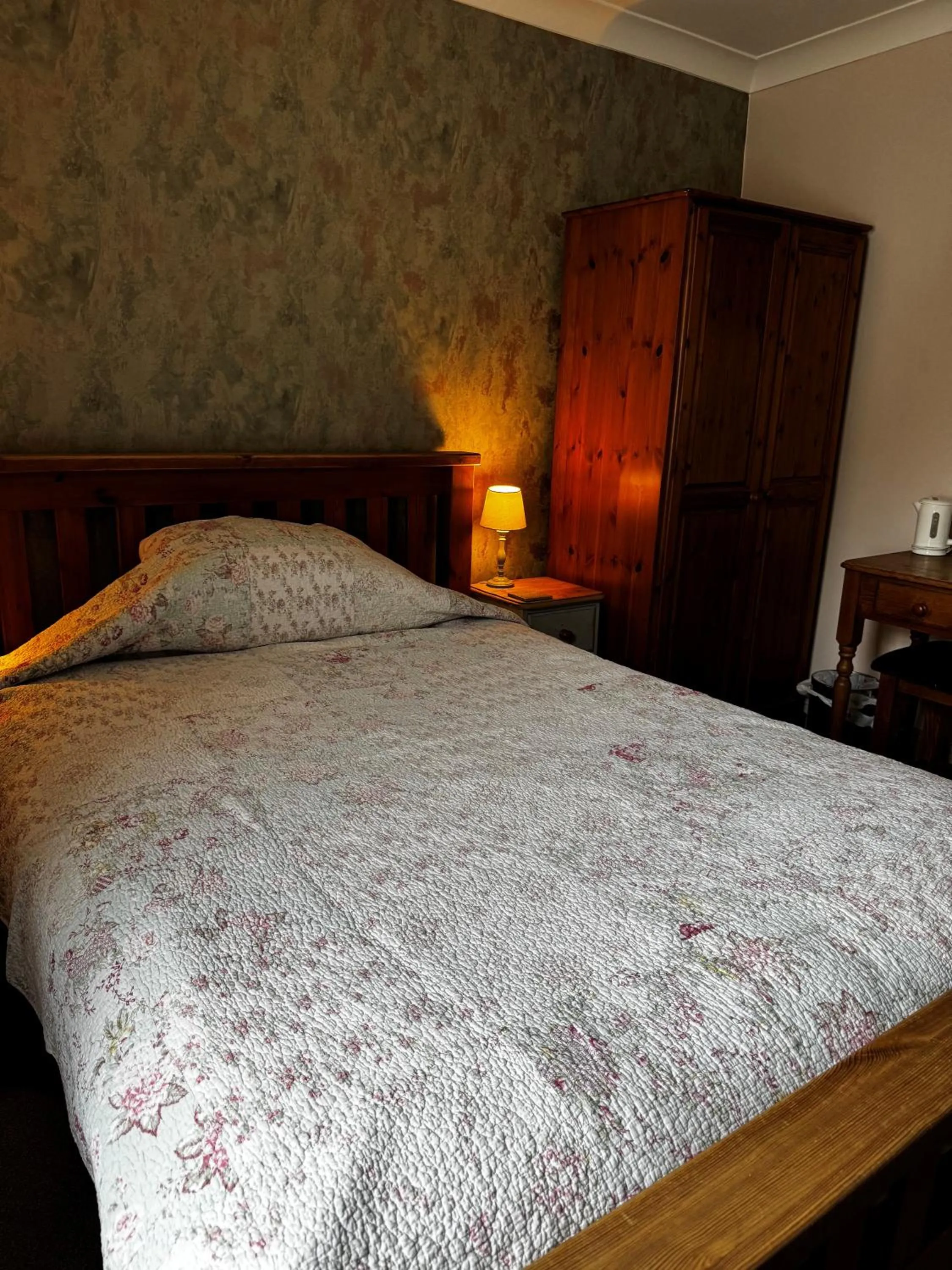 Bed in The Ilchester Arms Hotel, Ilchester Somerset