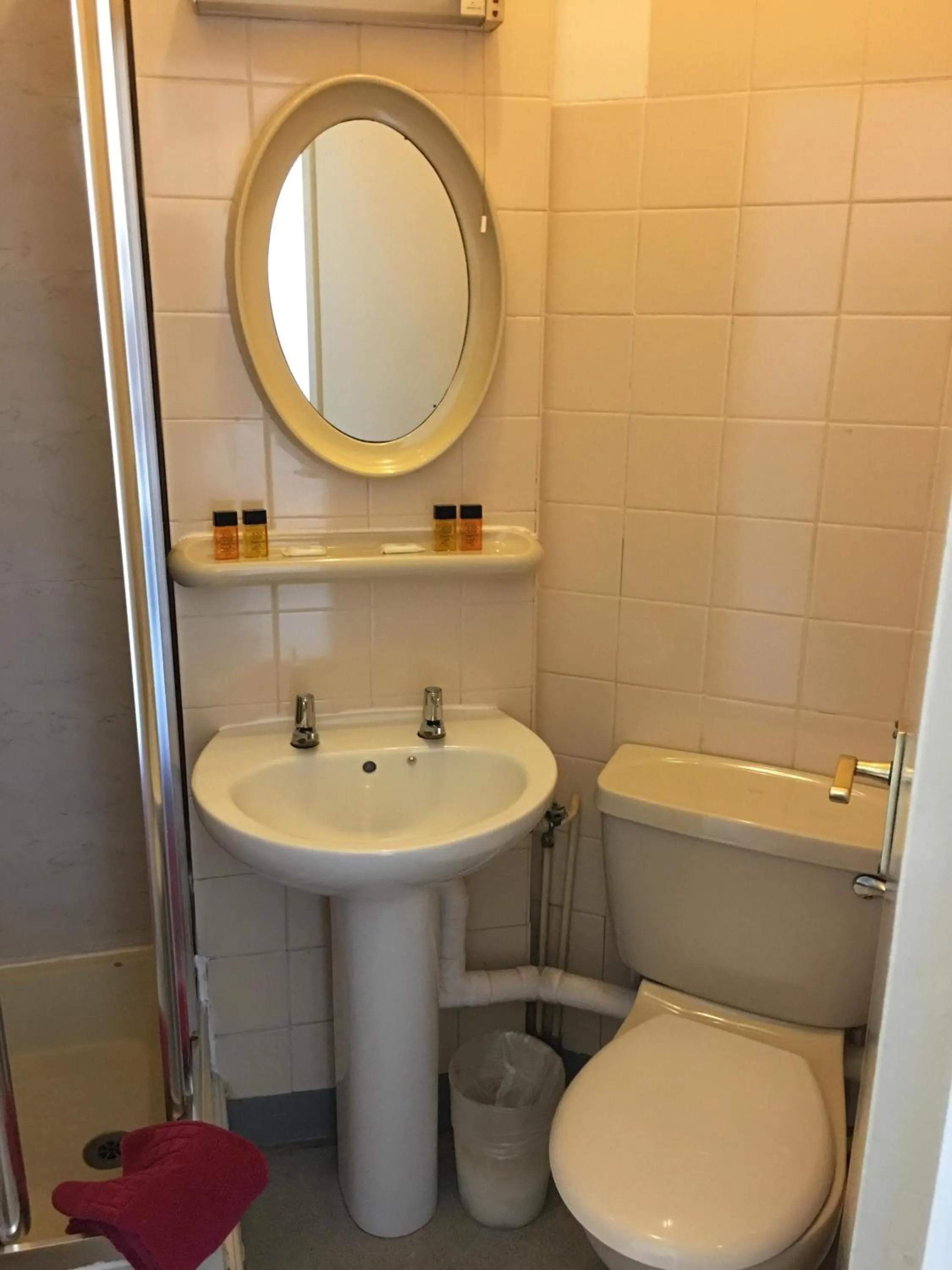 Bathroom in The Long Room Hotel and Bar