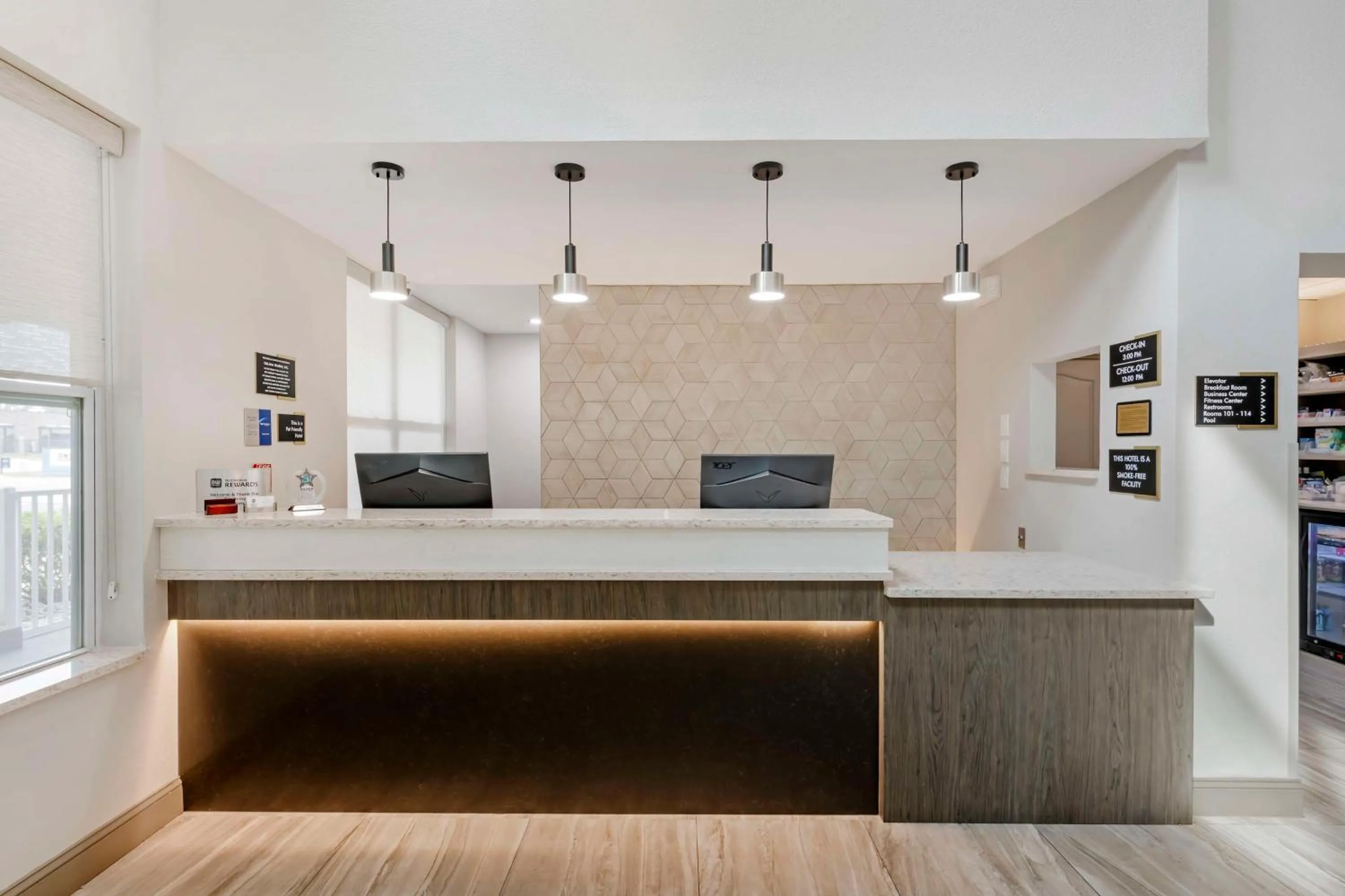 Lobby or reception in Best Western Plus First Coast Inn and Suites