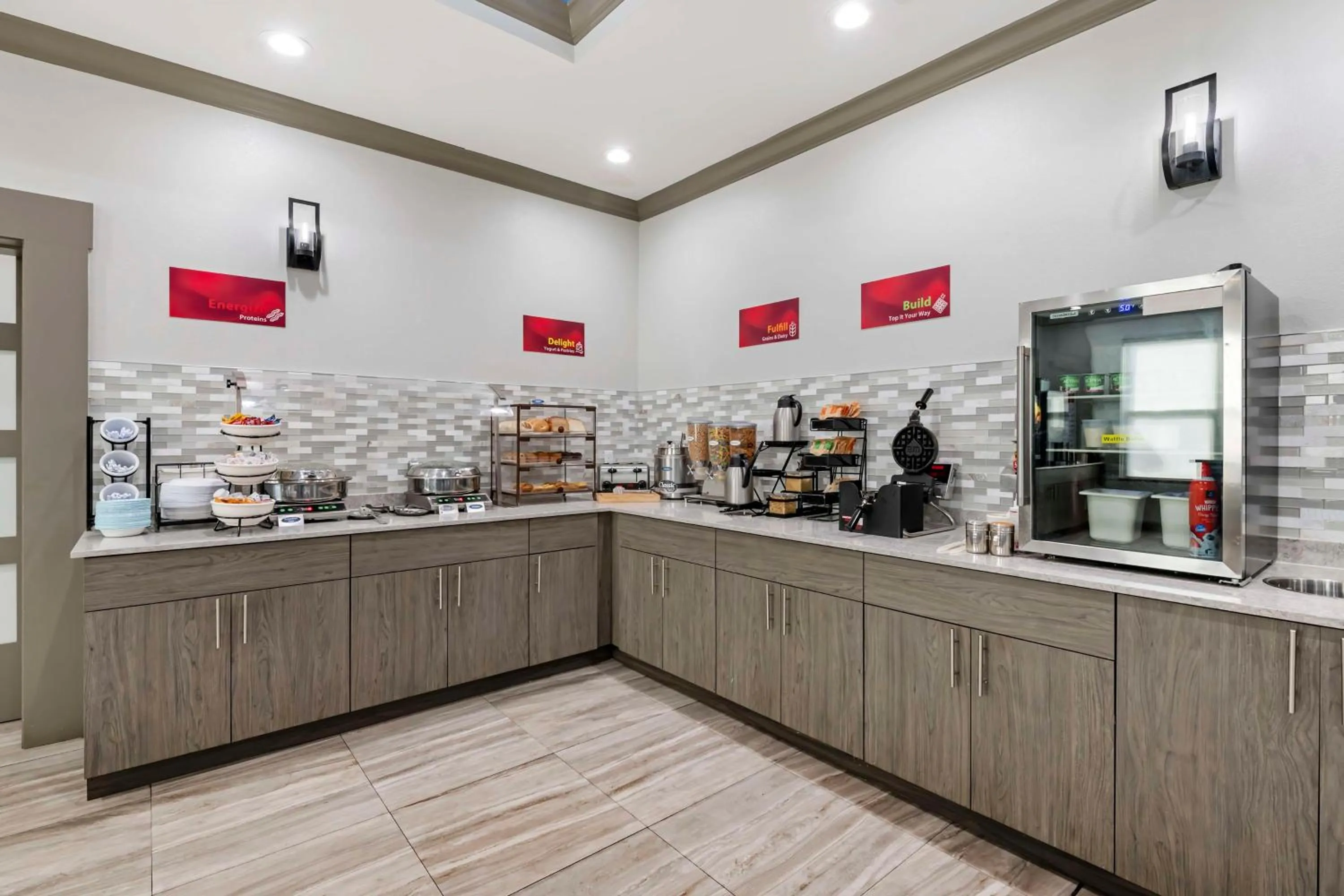 Breakfast in Best Western Plus First Coast Inn and Suites