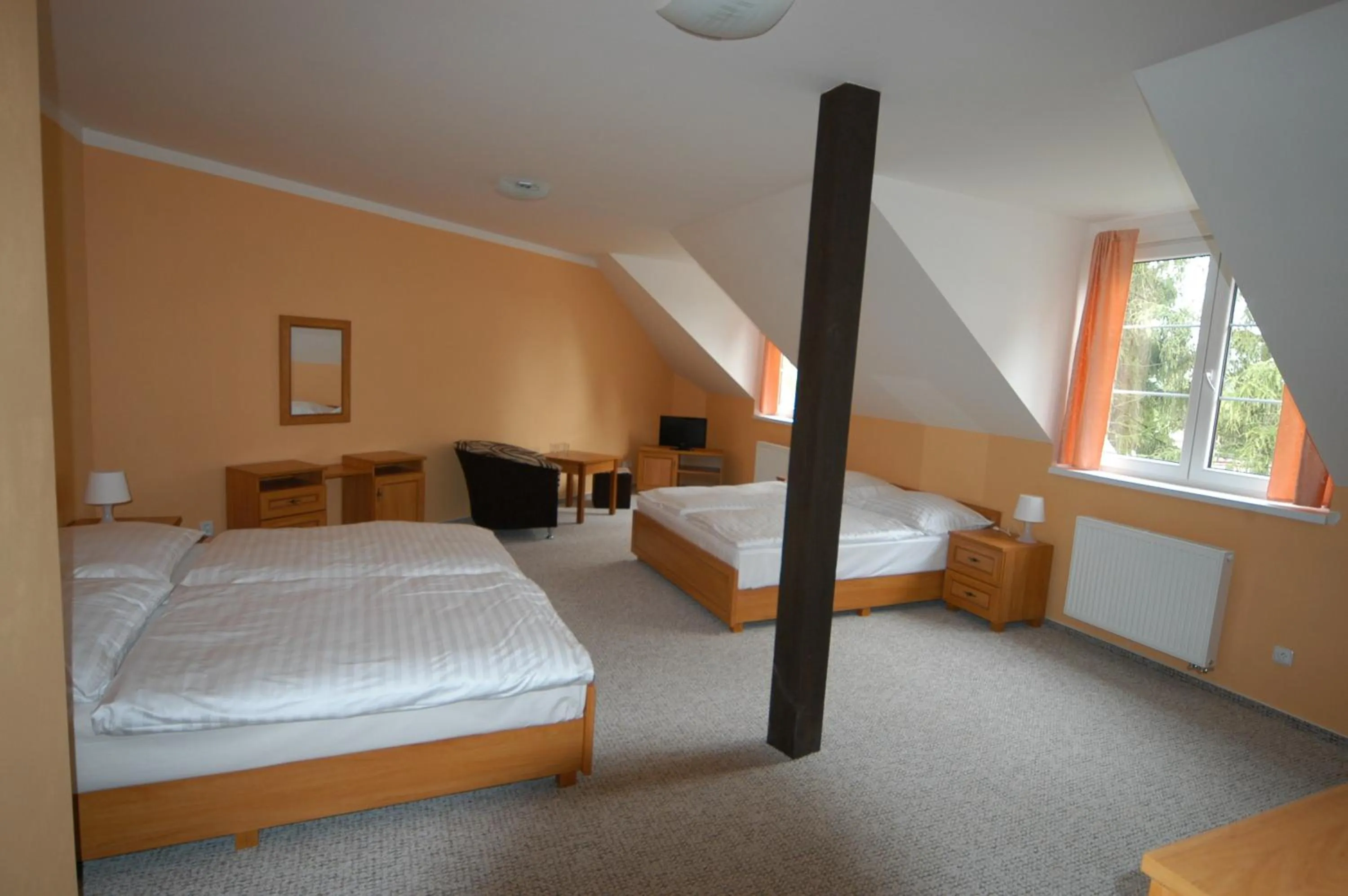 Photo of the whole room, Bed in Toscca