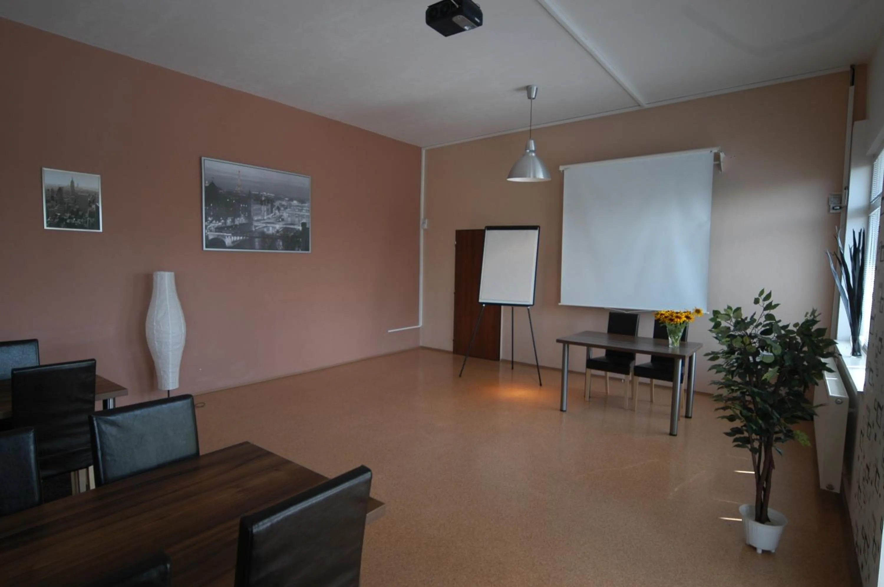 Business facilities in Toscca