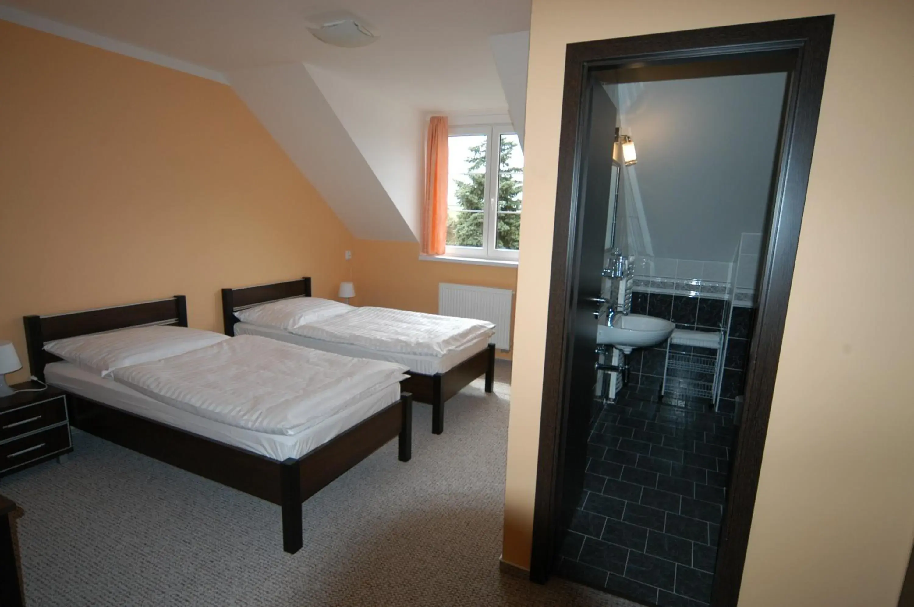 Twin Room with Bathroom in Toscca Twin Room with Bathroom in Toscca