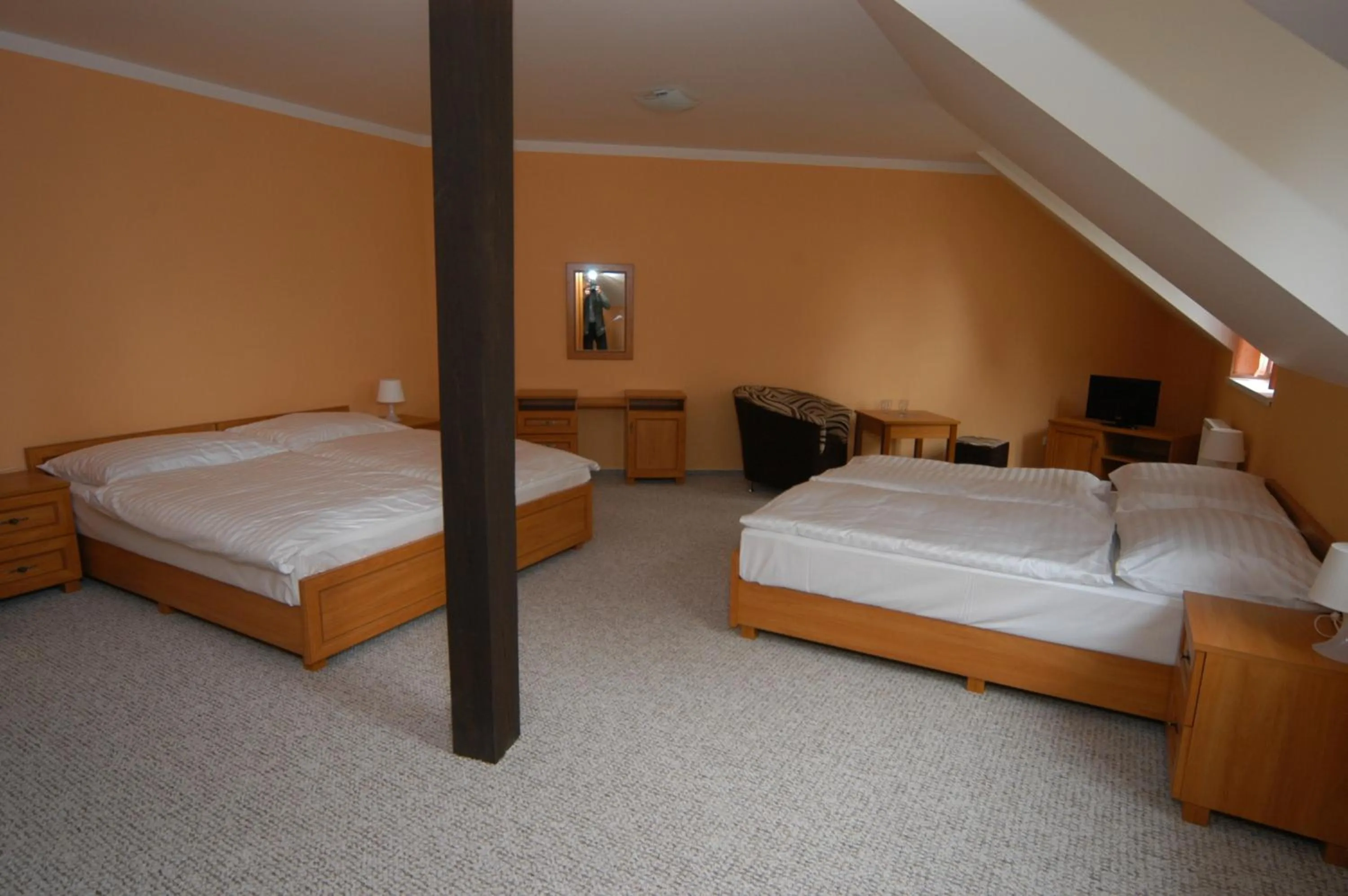 Photo of the whole room, Bed in Toscca