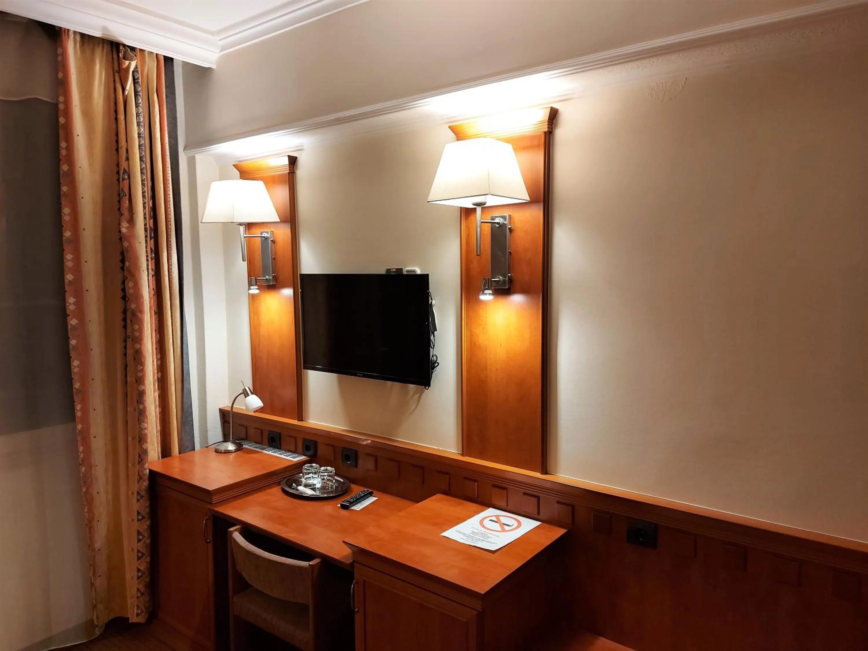 TV and multimedia in Csipke Hotel