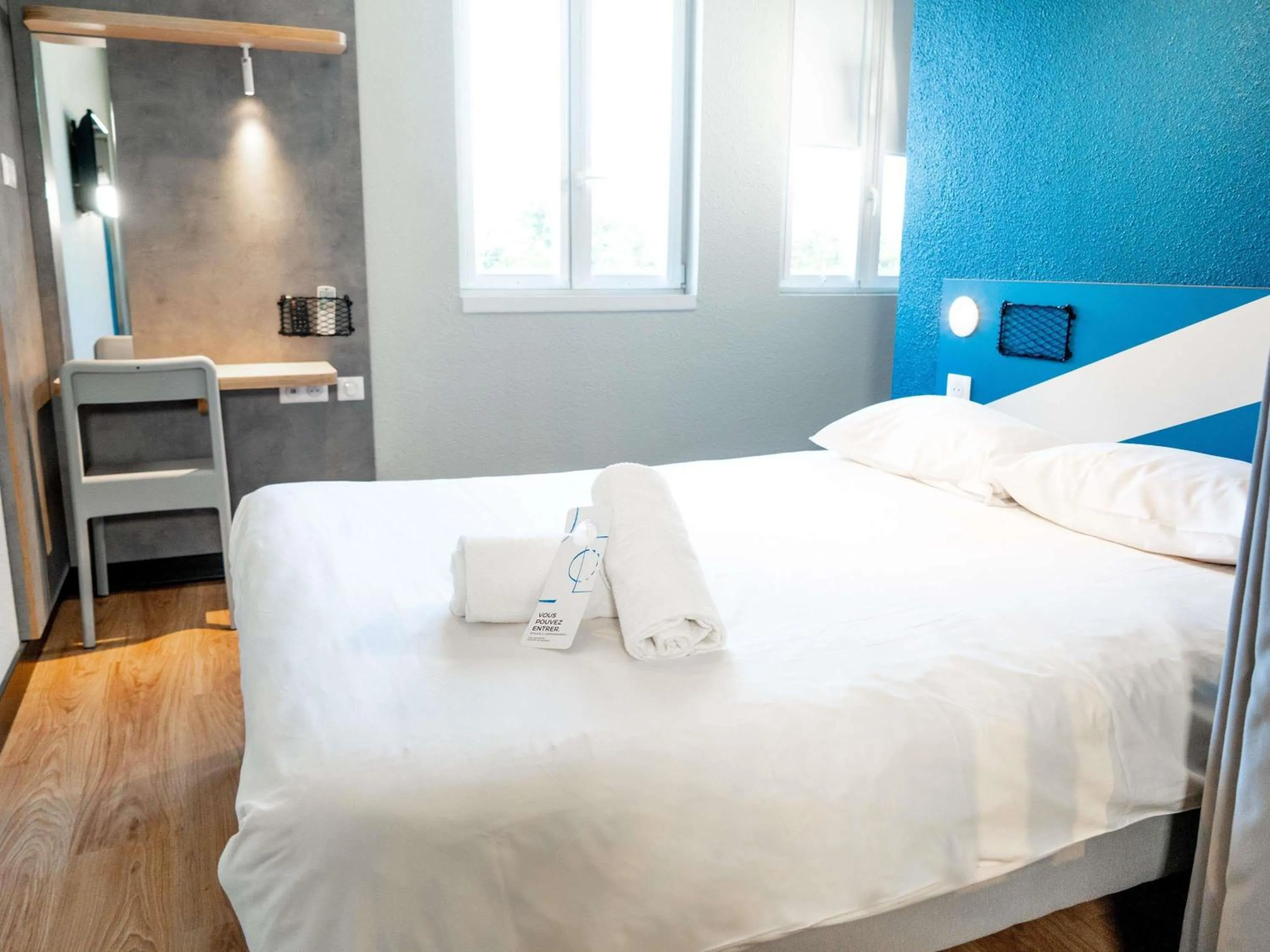 Bedroom, Bed in ibis budget Aix en Provence