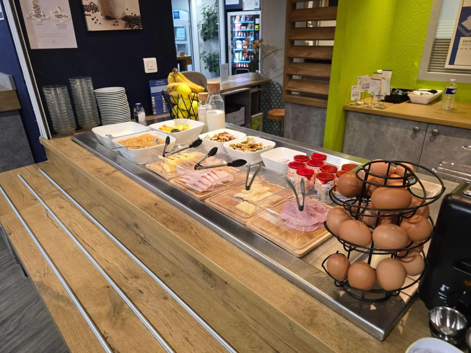Buffet breakfast in ibis budget Aix en Provence