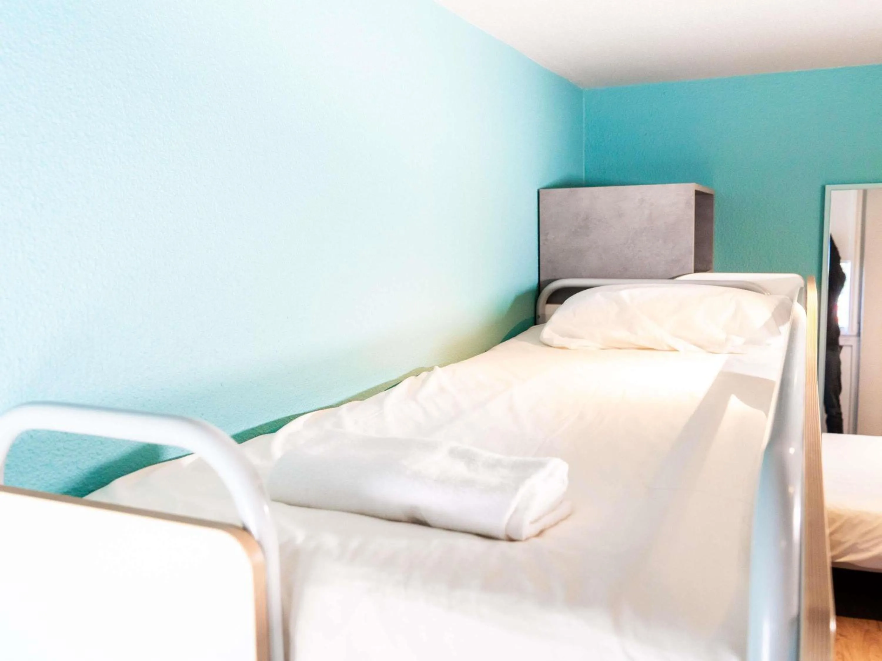 Bedroom, Bed in ibis budget Aix en Provence