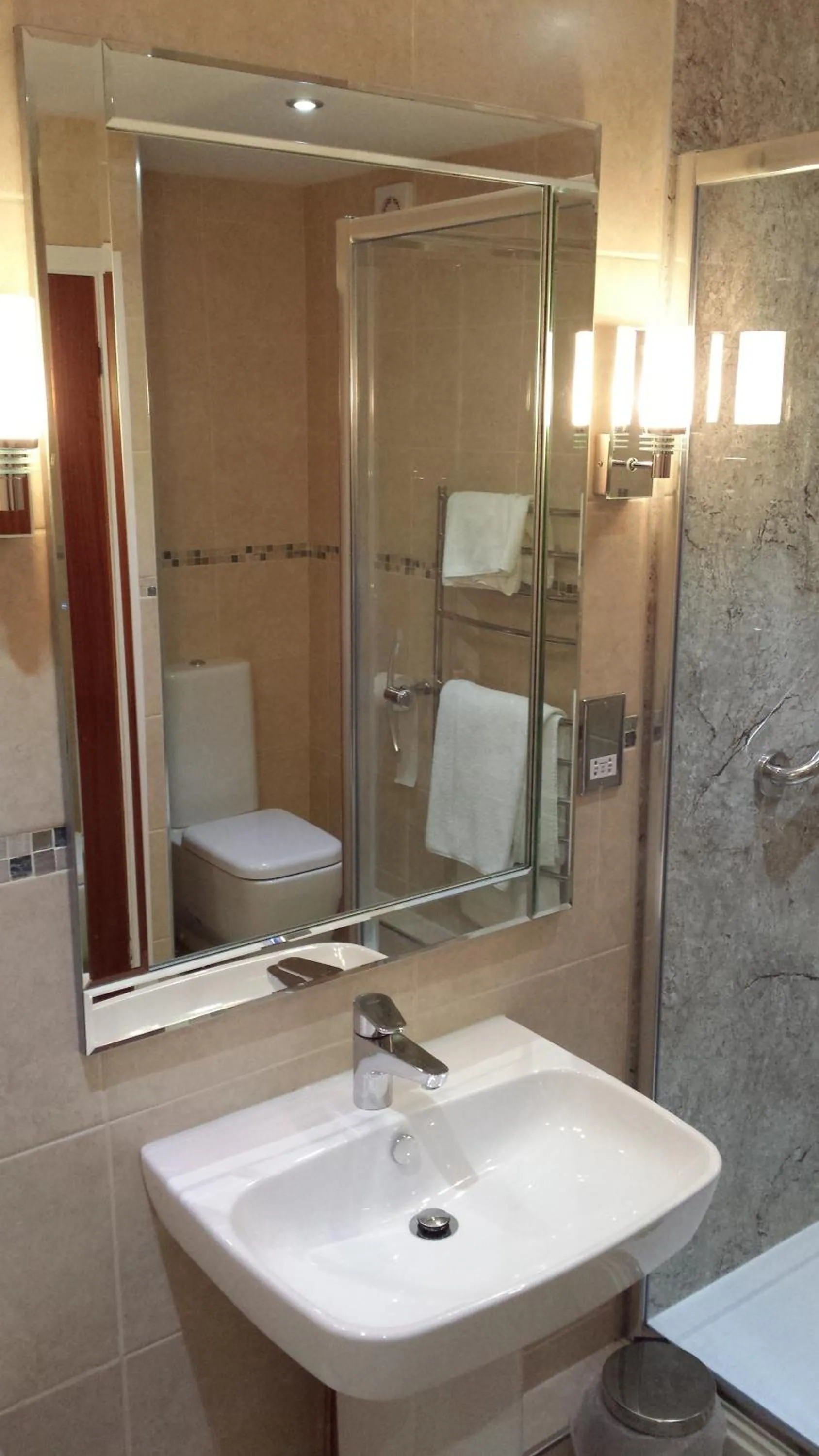 Bathroom in Expanse Hotel