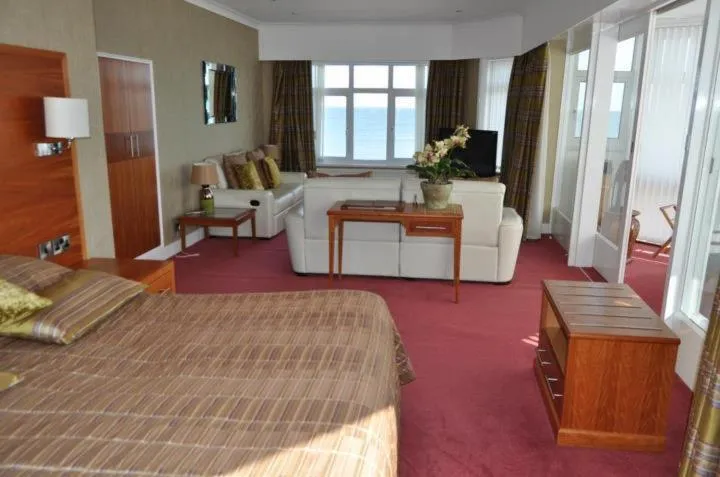 Seating area in Expanse Hotel