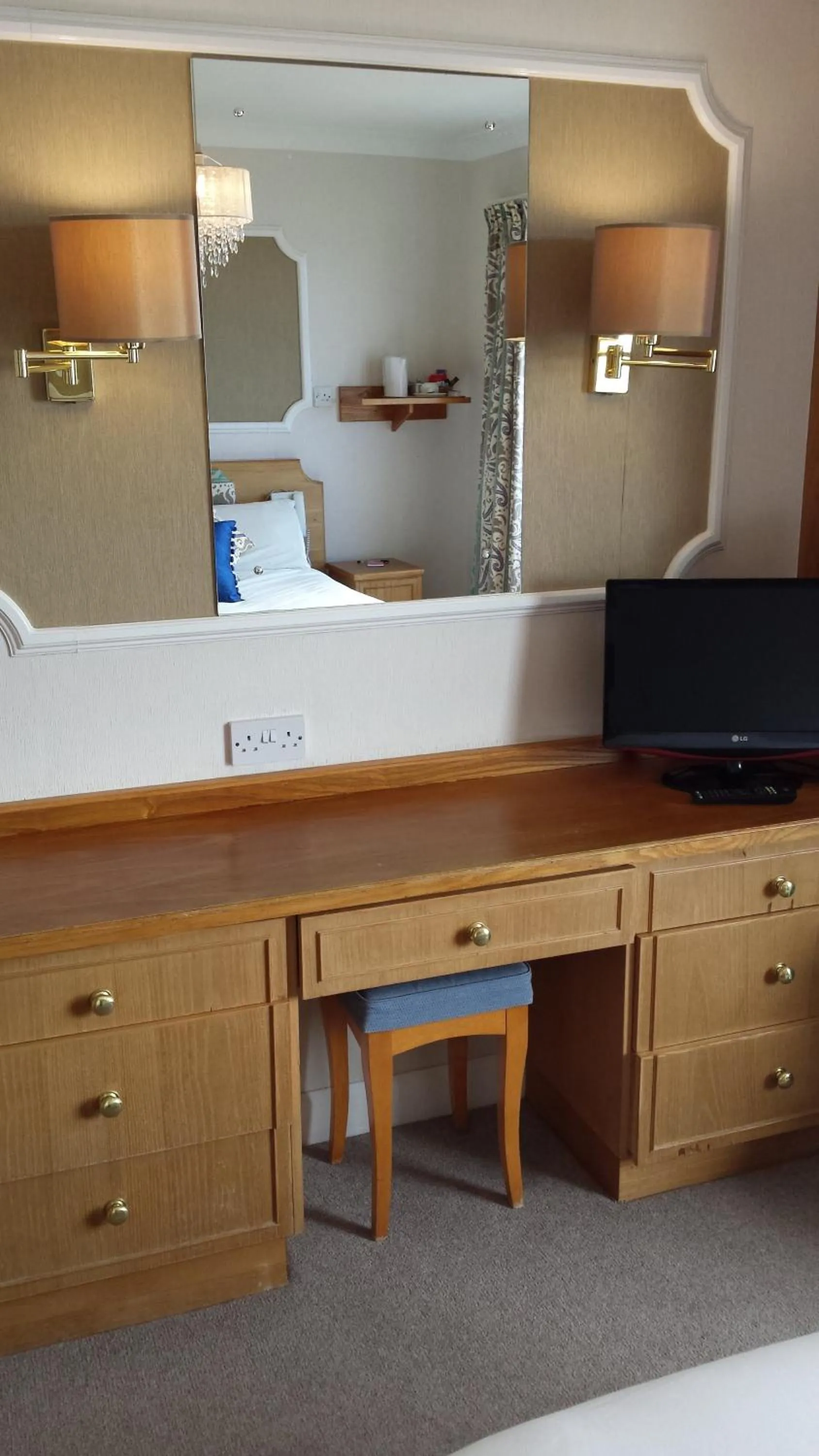 Seating area in Expanse Hotel