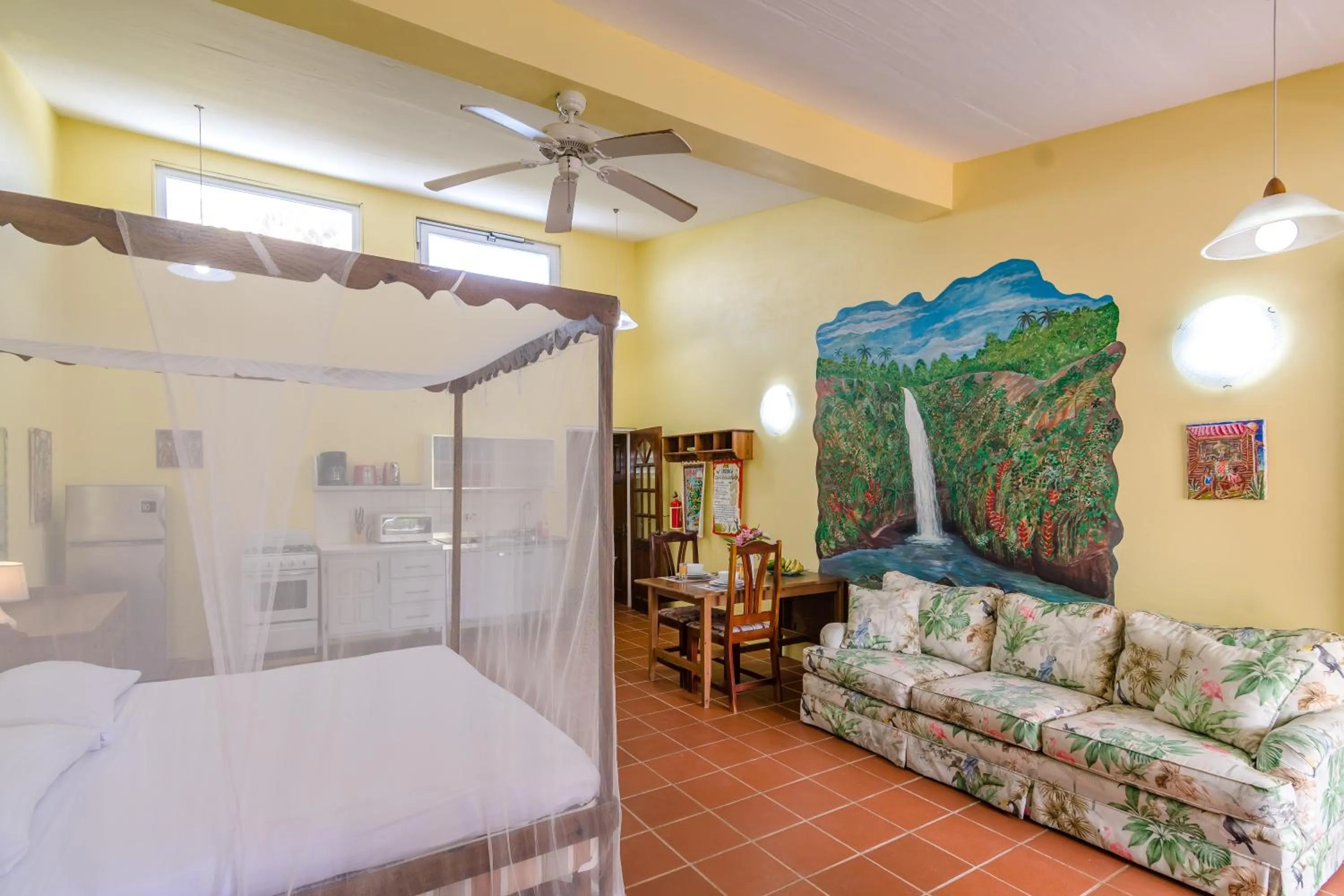 Photo of the whole room, Bed in Cabier Ocean Lodge