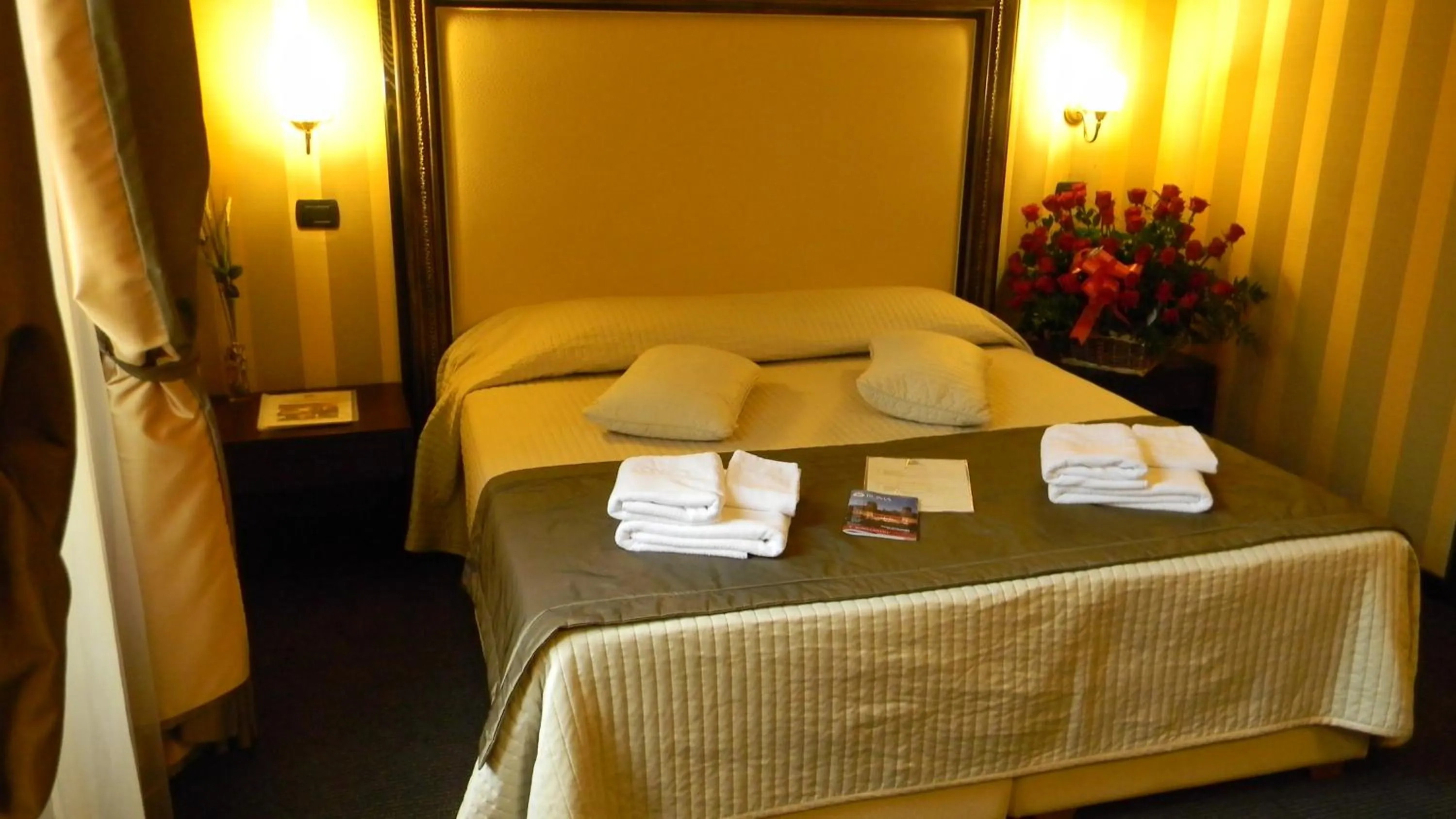 Bedroom, Bed in Domus RomAntica