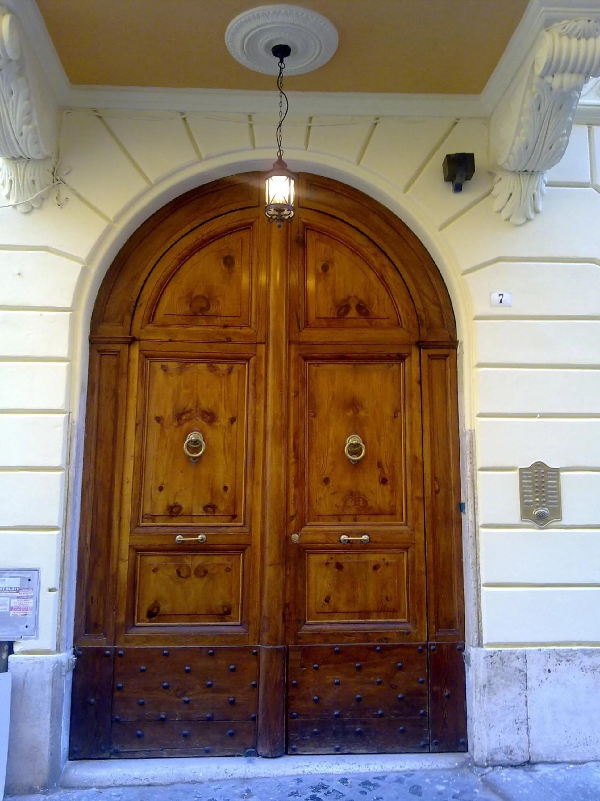 Facade/entrance in Domus RomAntica